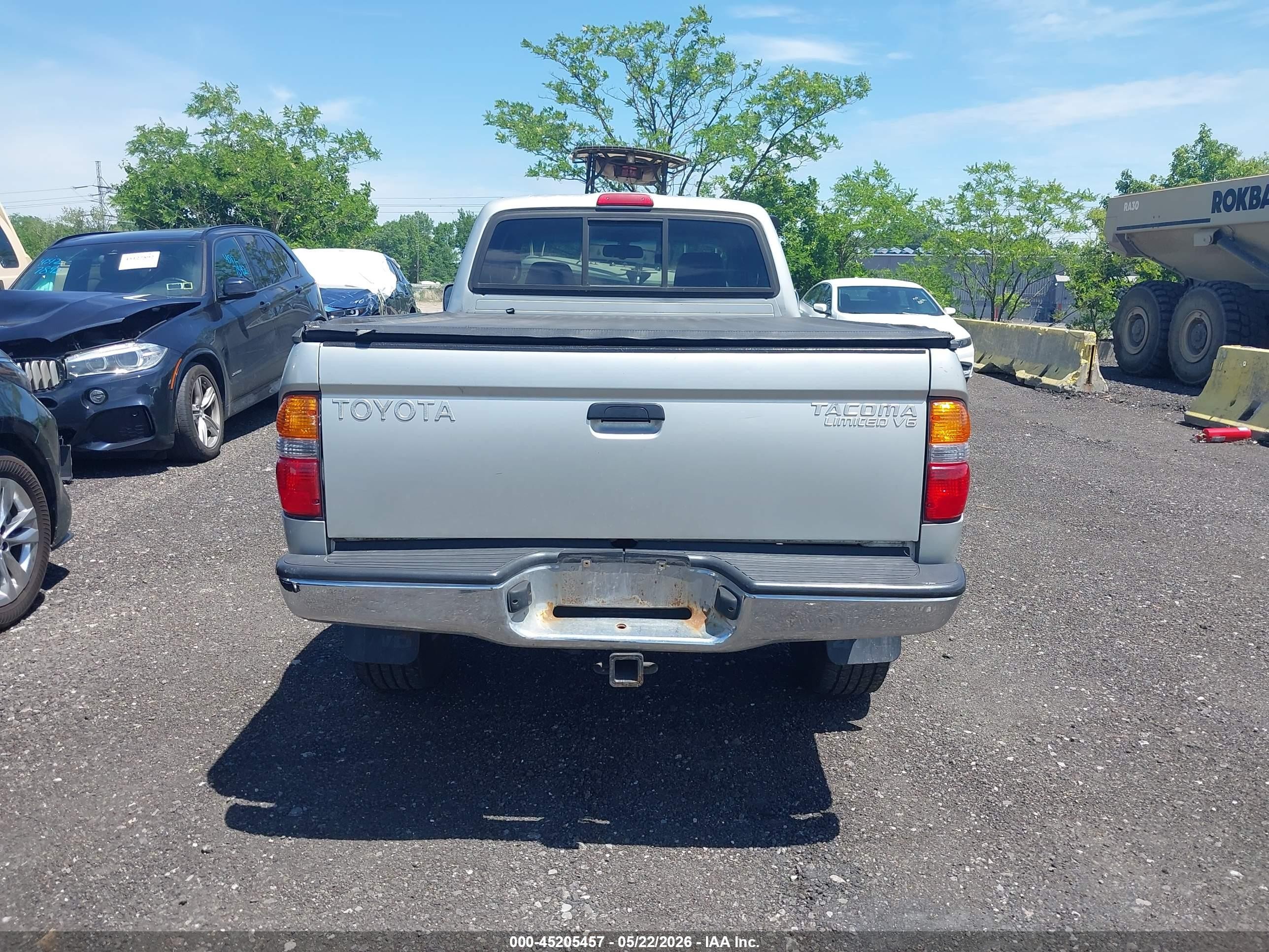 2004 Toyota Tacoma Base V6 Silver vin: 5TEWN72N04Z321703