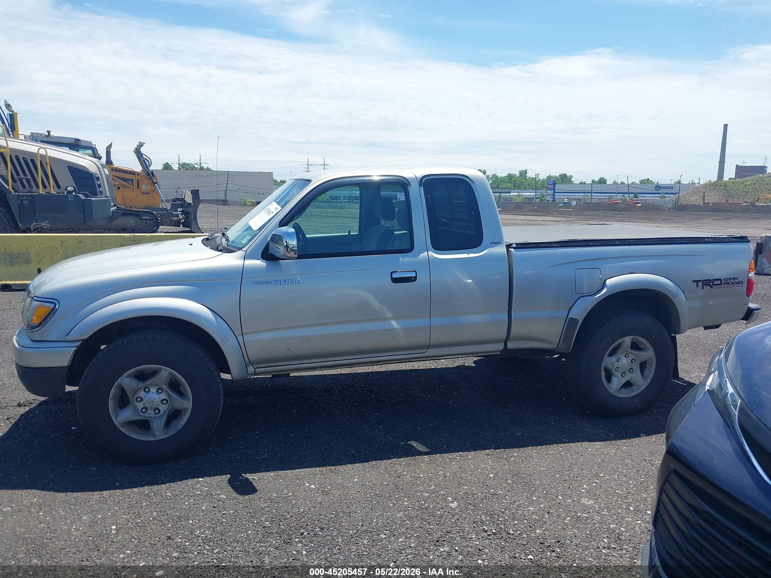 2004 Toyota Tacoma Base V6 Silver vin: 5TEWN72N04Z321703