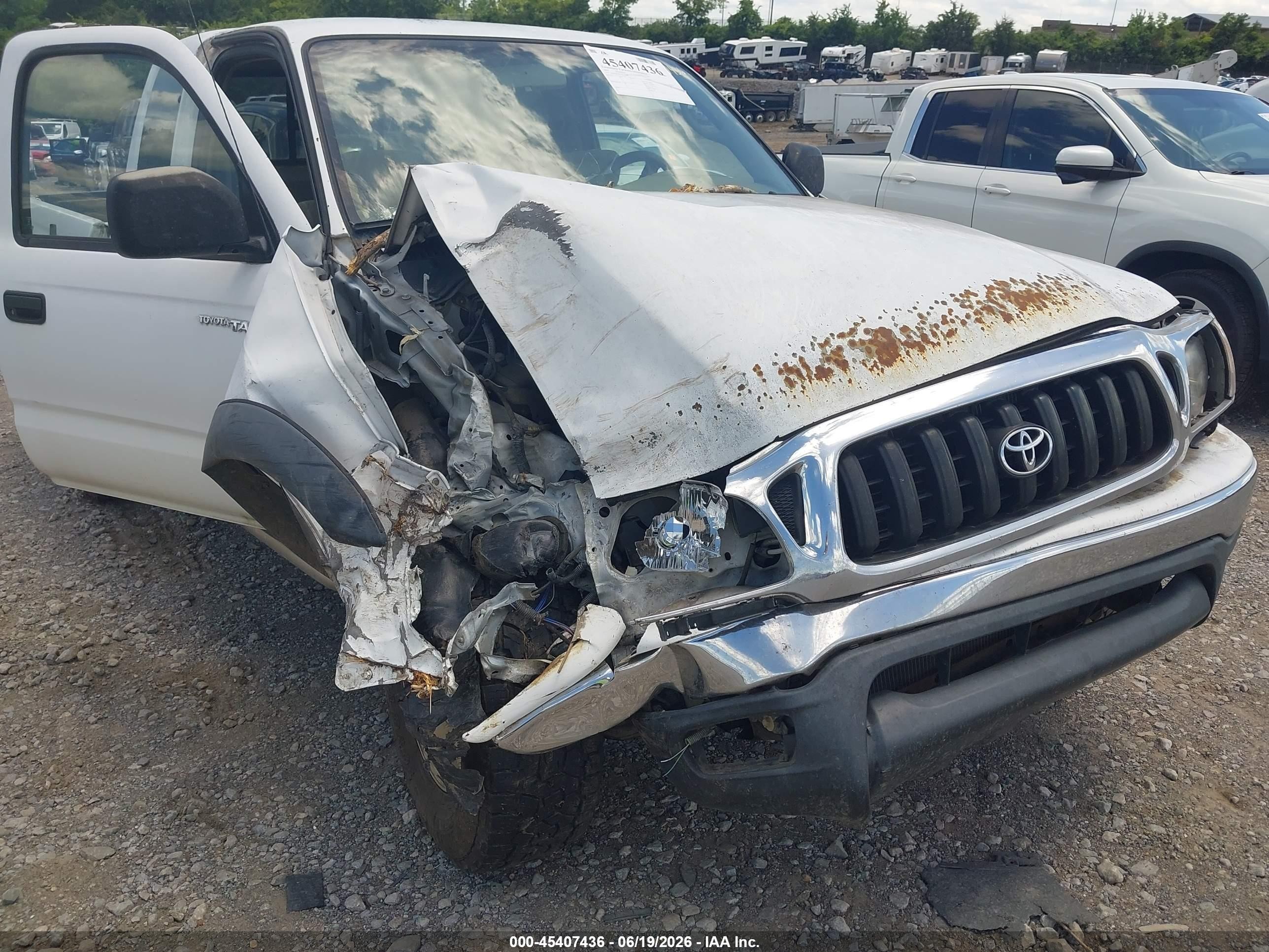 2003 Toyota Tacoma Base V6 White vin: 5TEWN72N13Z227196