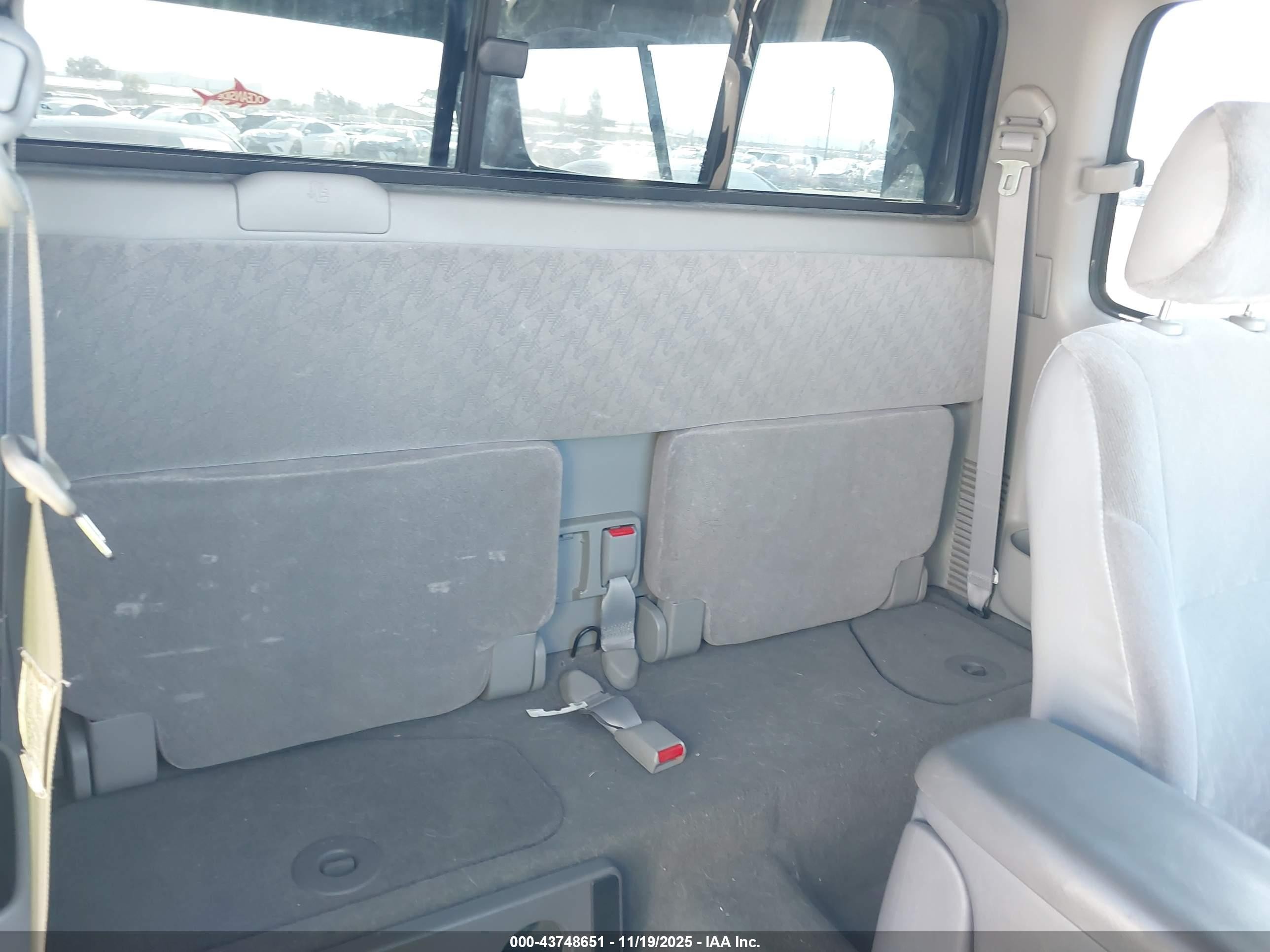 2004 Toyota Tacoma Base V6 Белый vin: 5TEWN72N24Z316115