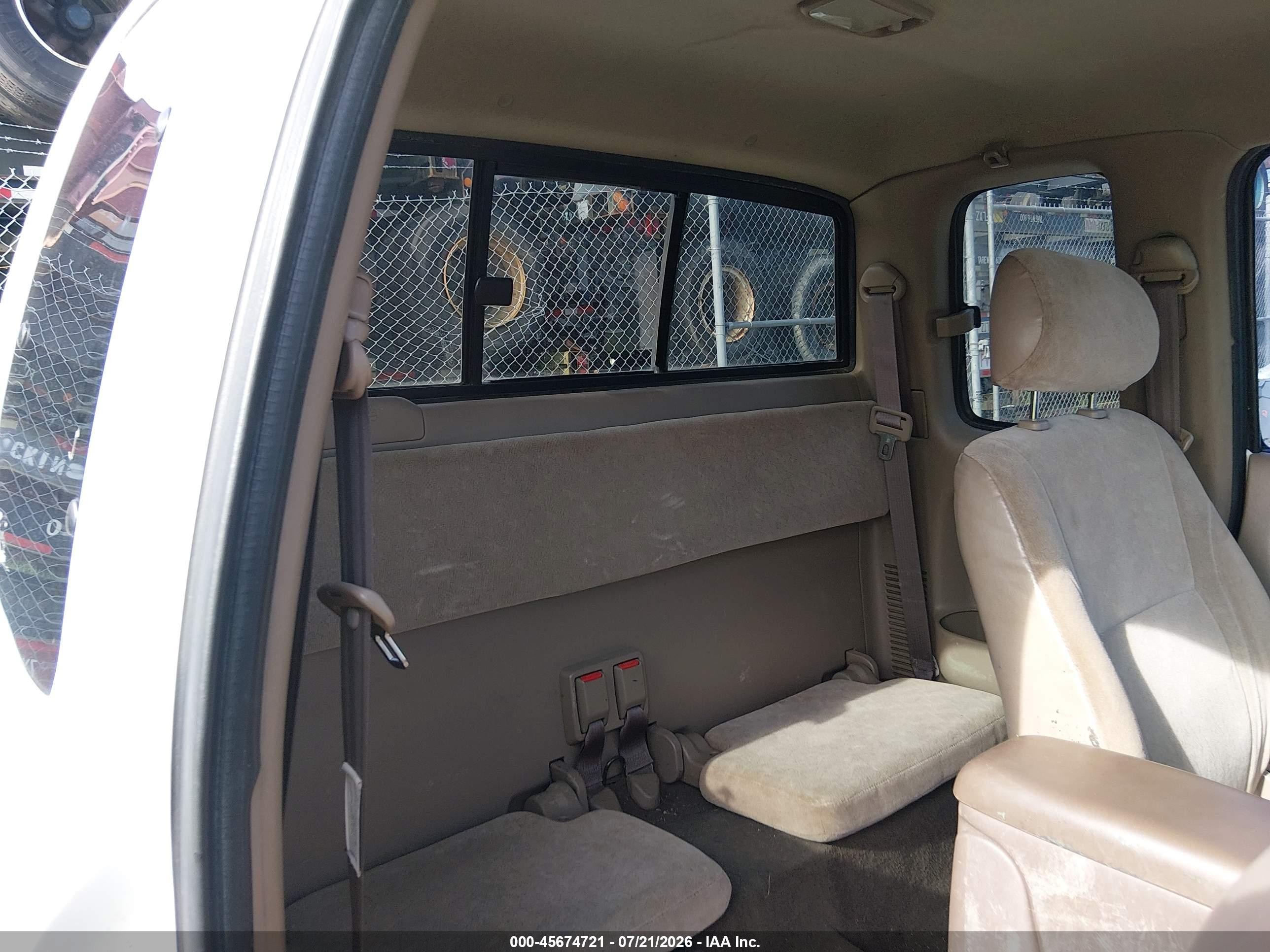 2001 Toyota Tacoma Base V6 White vin: 5TEWN72N31Z743816