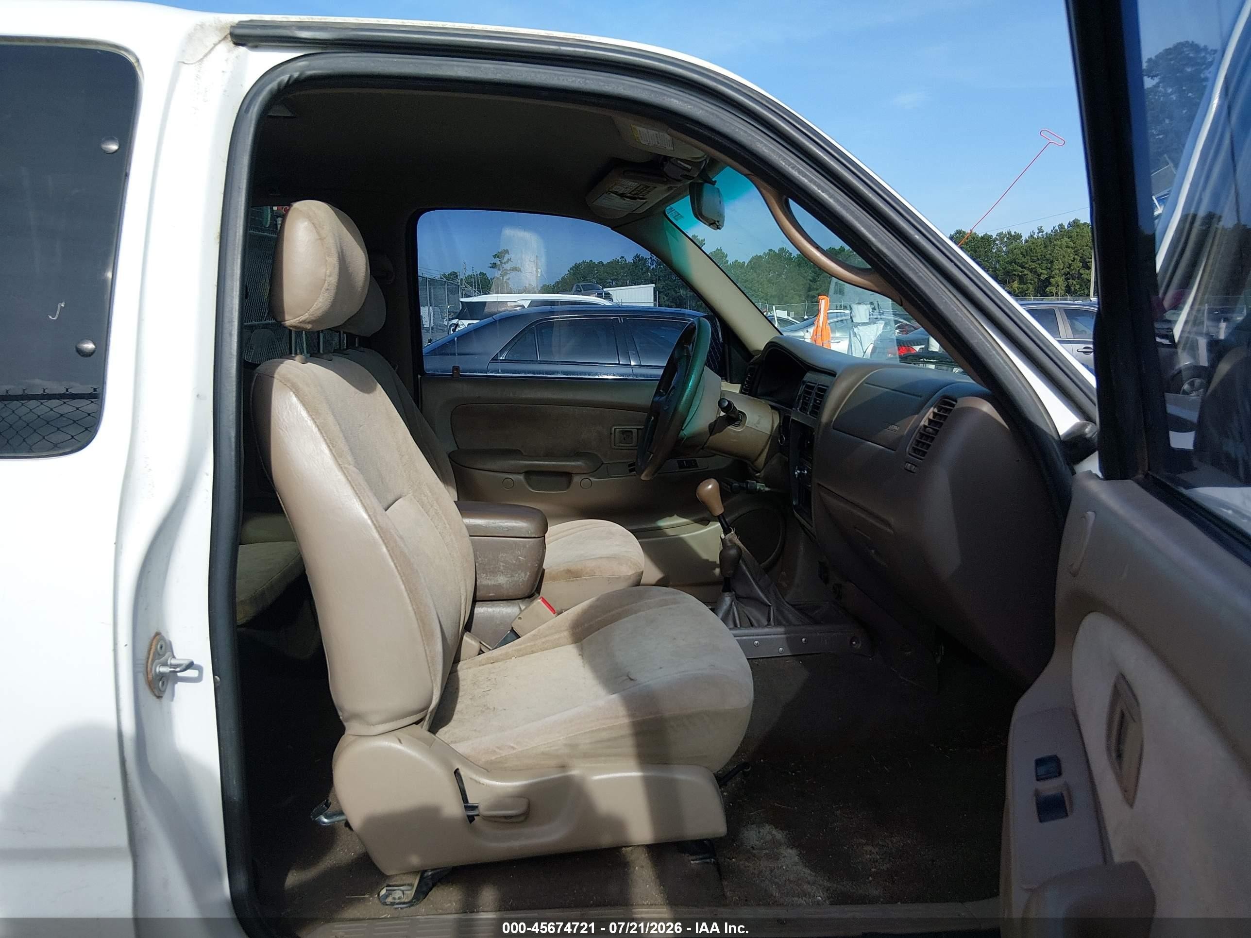 2001 Toyota Tacoma Base V6 White vin: 5TEWN72N31Z743816