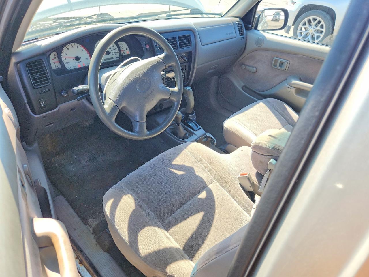 2001 Toyota Tacoma Xtracab Silver vin: 5TEWN72N61Z864033