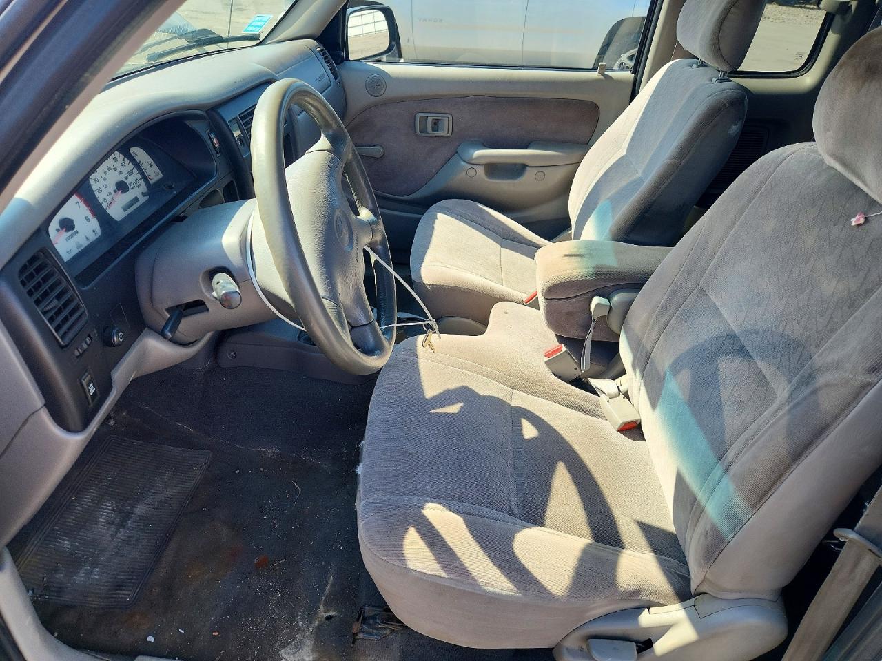 2001 Toyota Tacoma Xtracab Silver vin: 5TEWN72N61Z864033