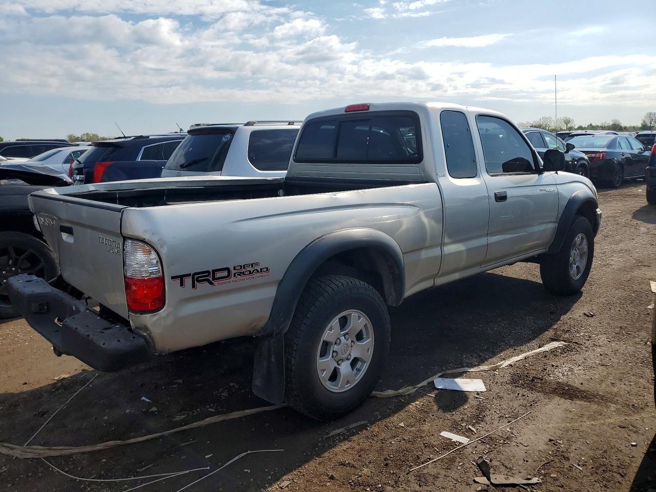 2002 Toyota Tacoma Xtracab Silver vin: 5TEWN72N62Z083868