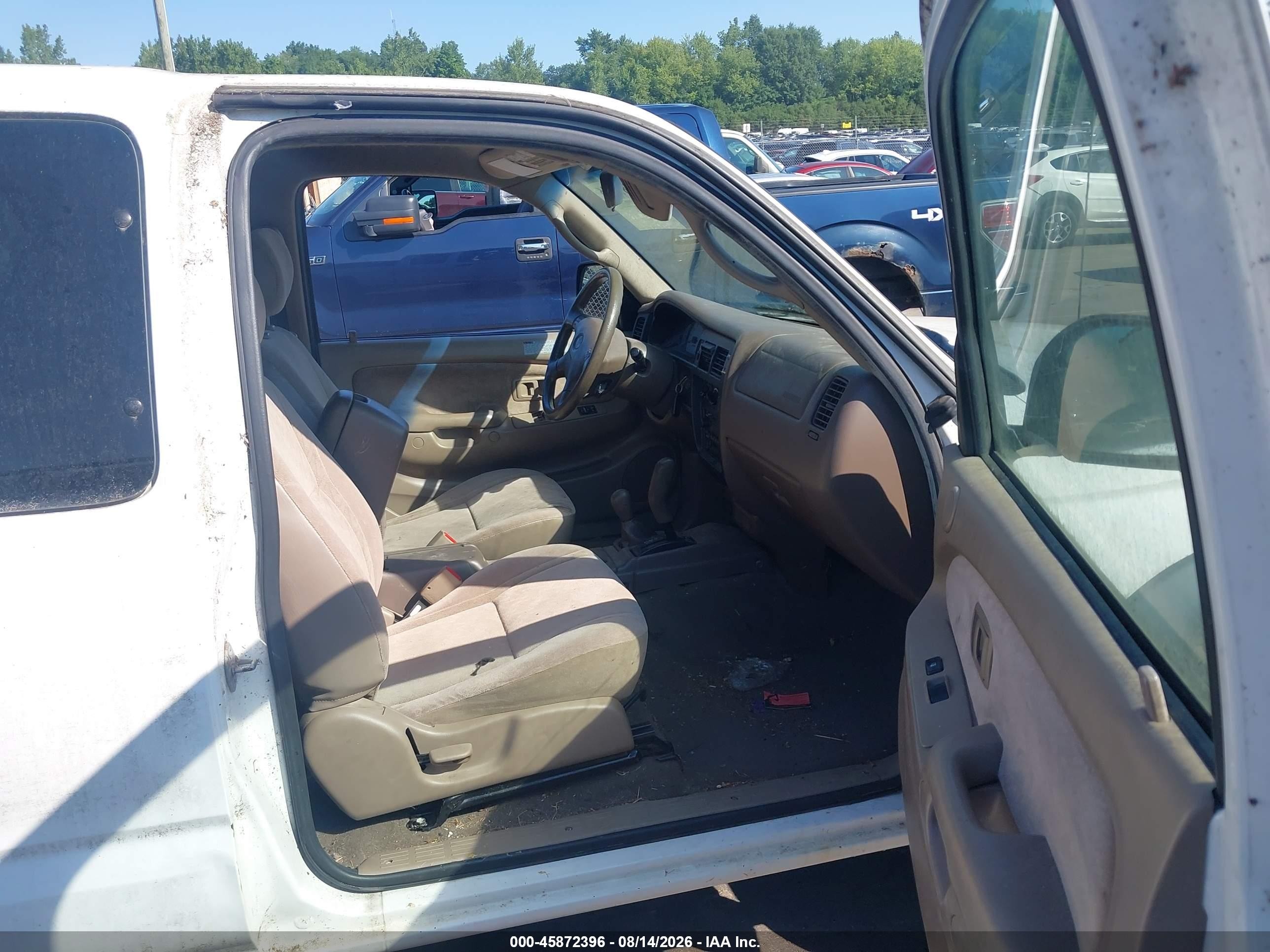 2004 Toyota Tacoma Base V6 White vin: 5TEWN72N74Z398651