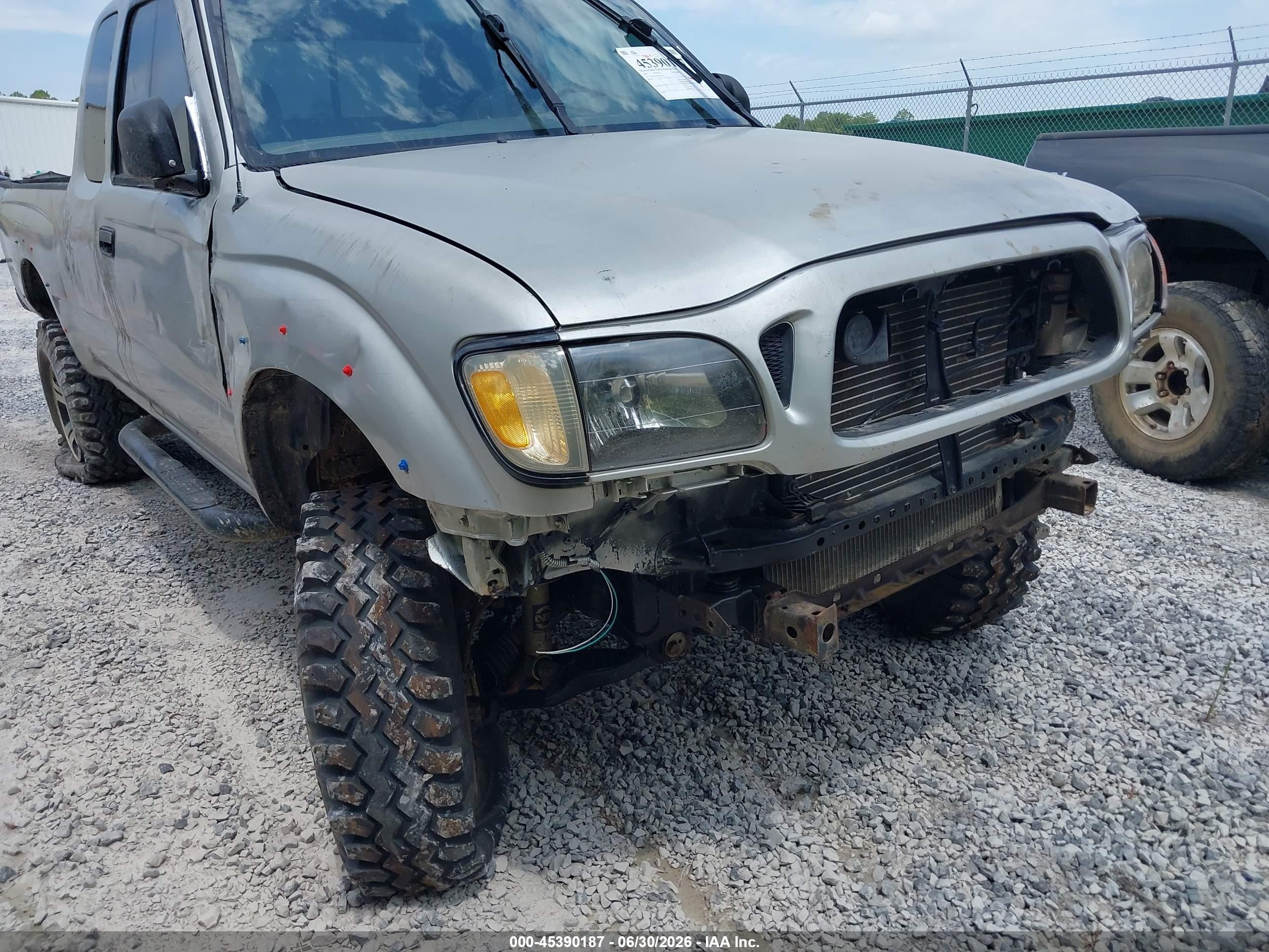 2004 Toyota Tacoma Base V6 Silver vin: 5TEWN72N74Z439313