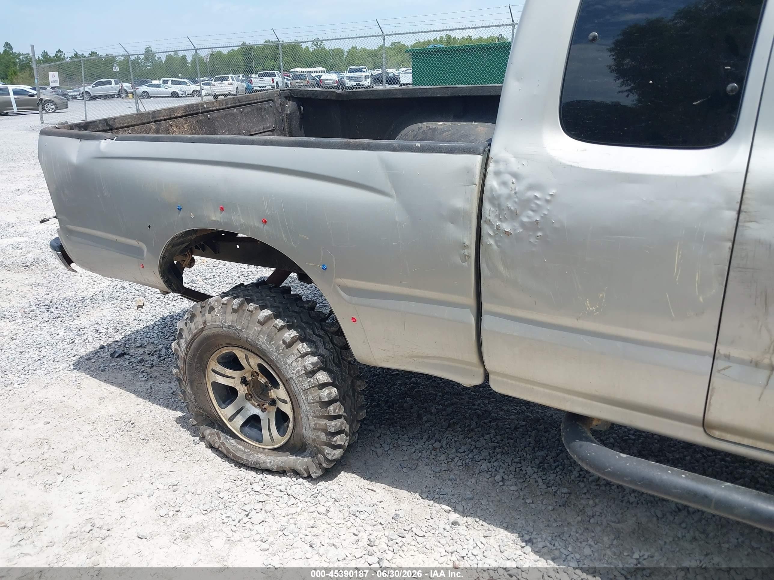 2004 Toyota Tacoma Base V6 Silver vin: 5TEWN72N74Z439313