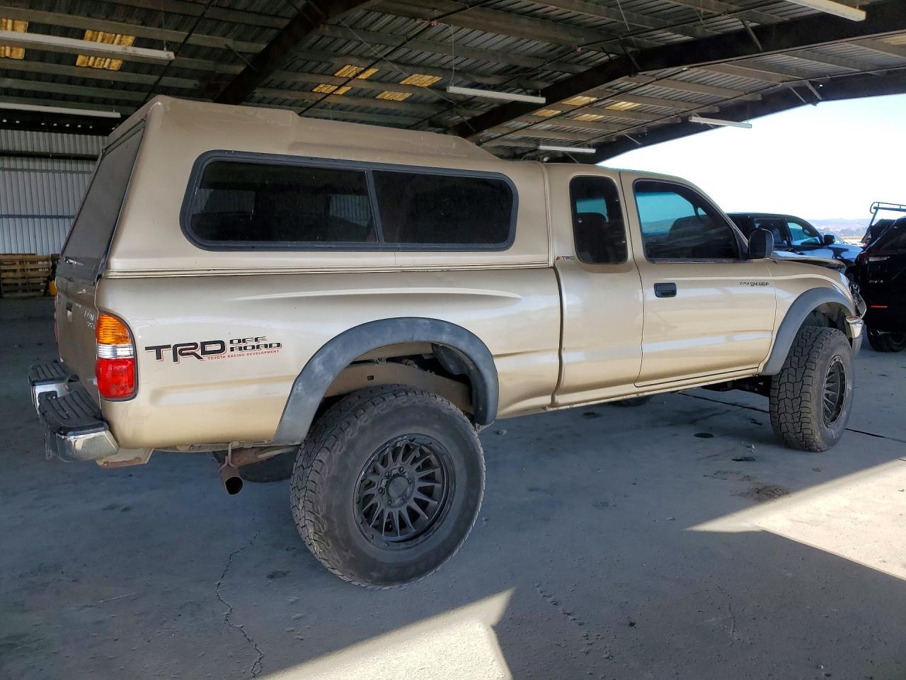 2002 Toyota Tacoma V6 Tan vin: 5TEWN72N82Z044182