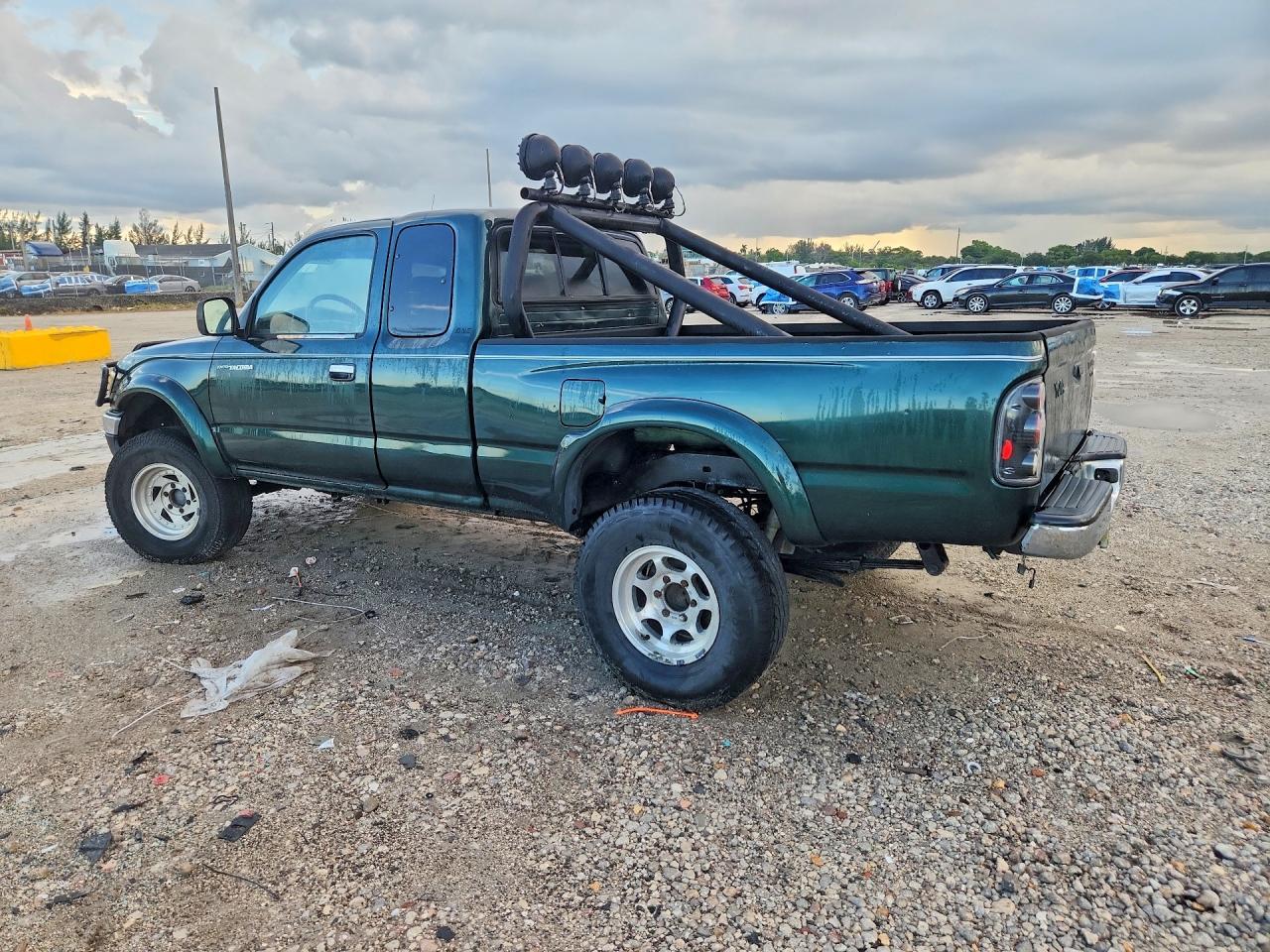 2001 Toyota Tacoma V6 Green vin: 5TEWN72N91Z830992