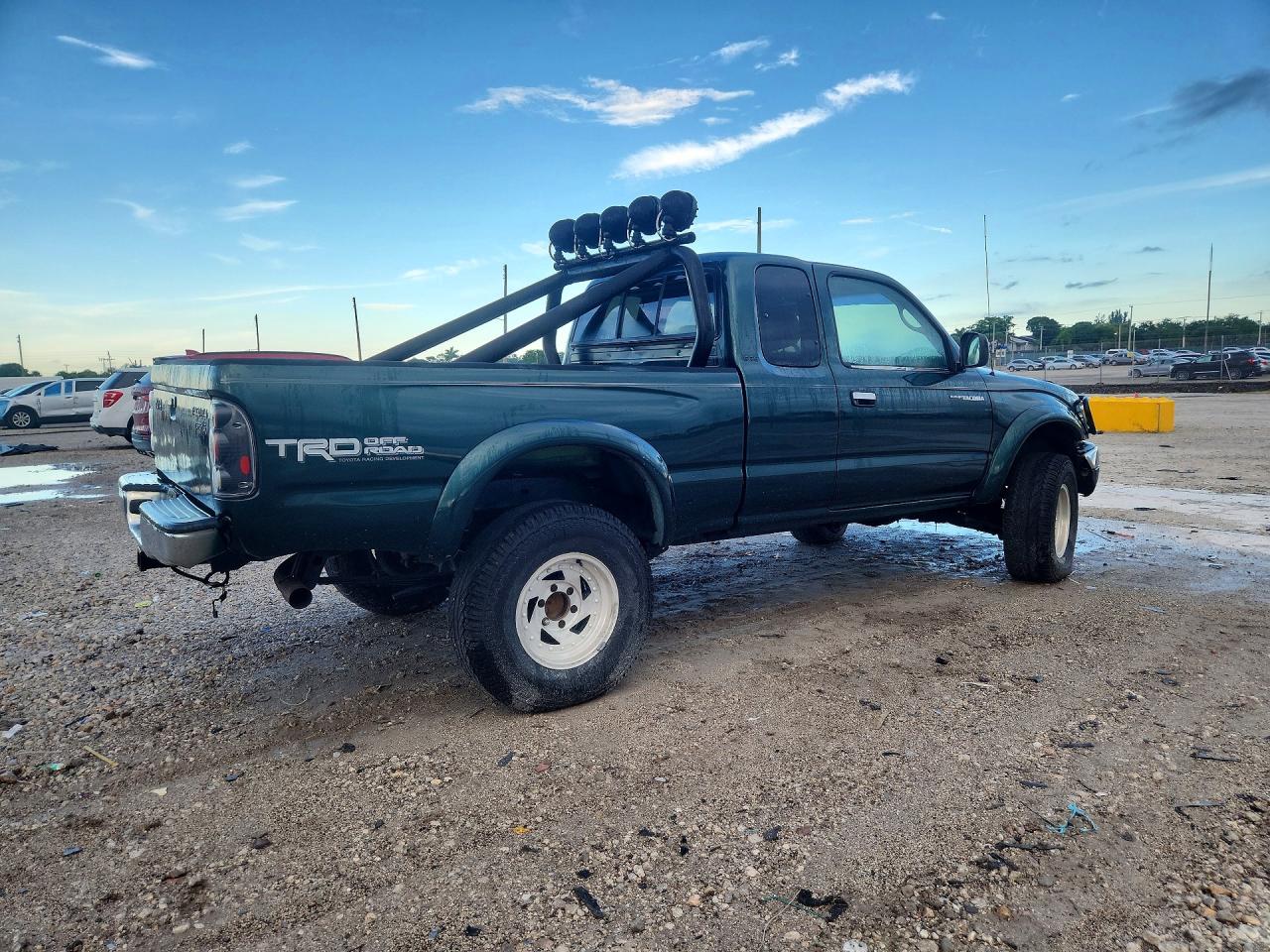 2001 Toyota Tacoma V6 Green vin: 5TEWN72N91Z830992
