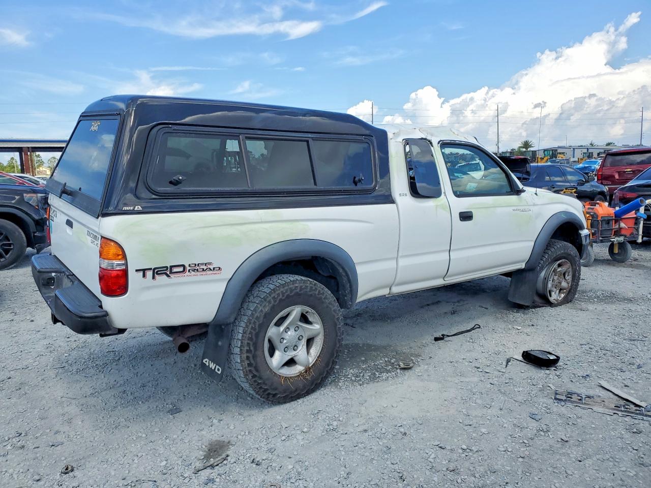 2004 Toyota Tacoma Xtracab White vin: 5TEWN72NX4Z390348