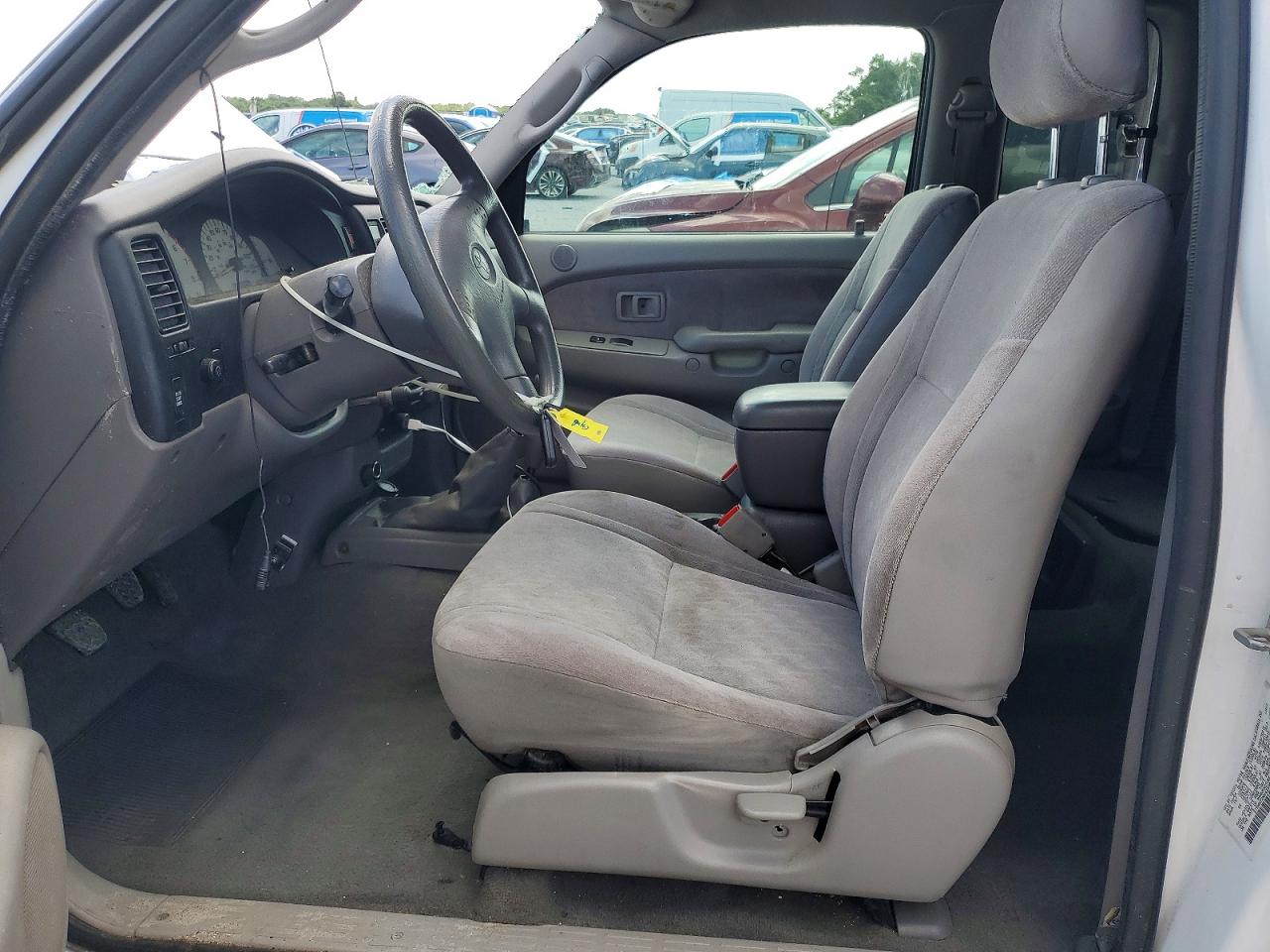 2004 Toyota Tacoma Xtracab White vin: 5TEWN72NX4Z390348