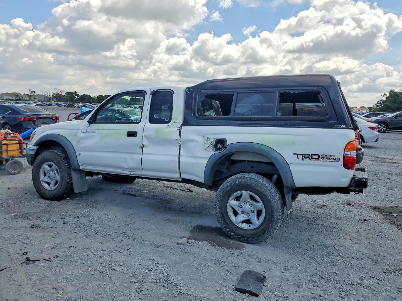 2004 Toyota Tacoma Xtracab White vin: 5TEWN72NX4Z390348