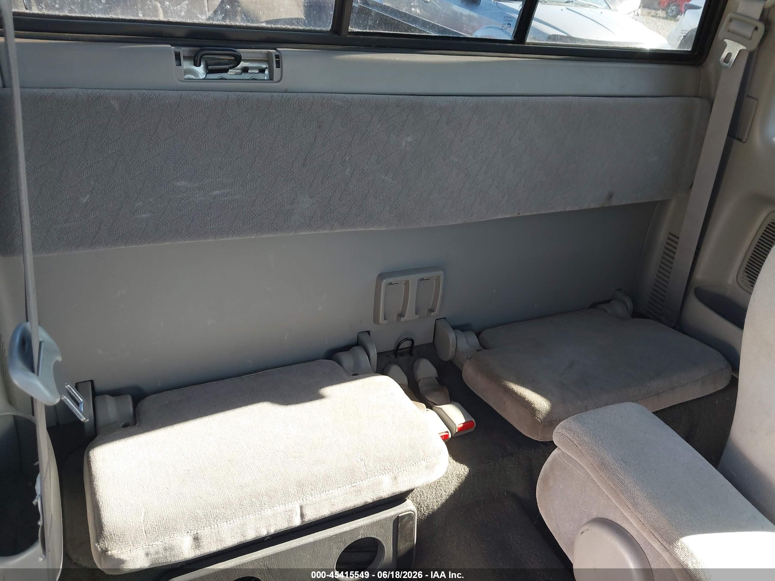 2004 Toyota Tacoma Base V6 Серебряный vin: 5TEWN72NX4Z401641