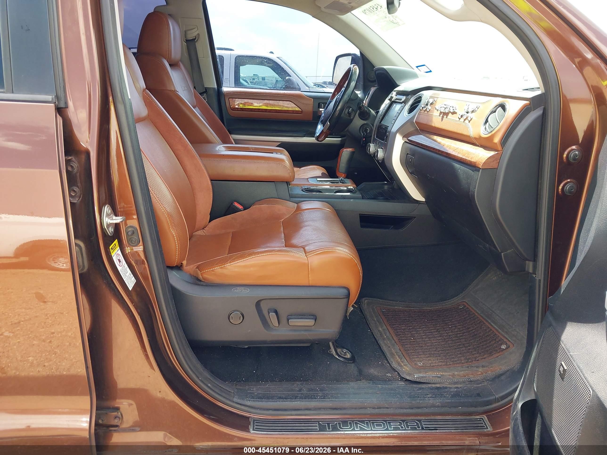2014 Toyota Tundra 1794 5.7l V8 Коричневый vin: 5TFAW5F10EX360044
