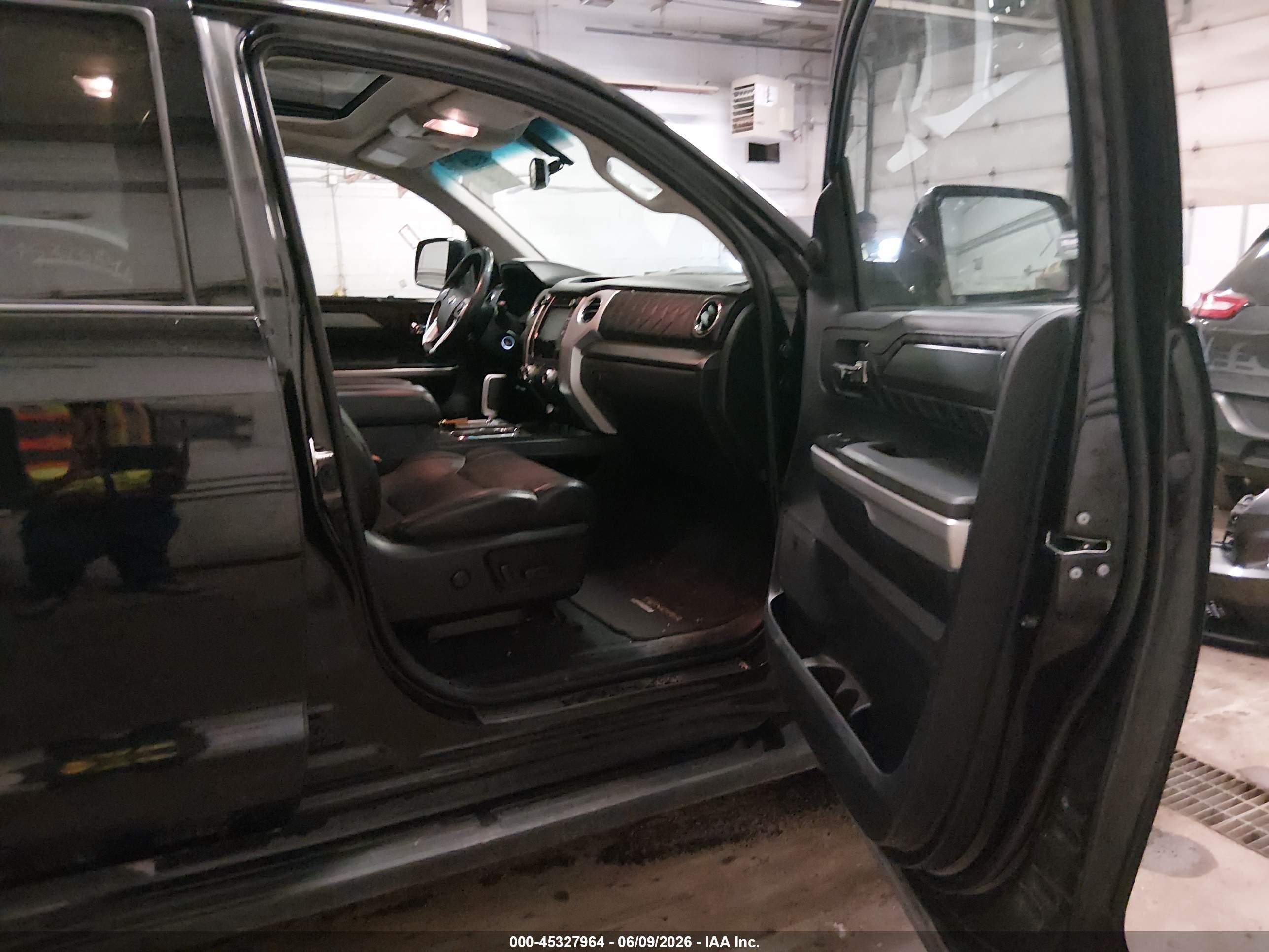 2015 Toyota Tundra Platinum 5.7l V8 Black vin: 5TFAW5F10FX419370
