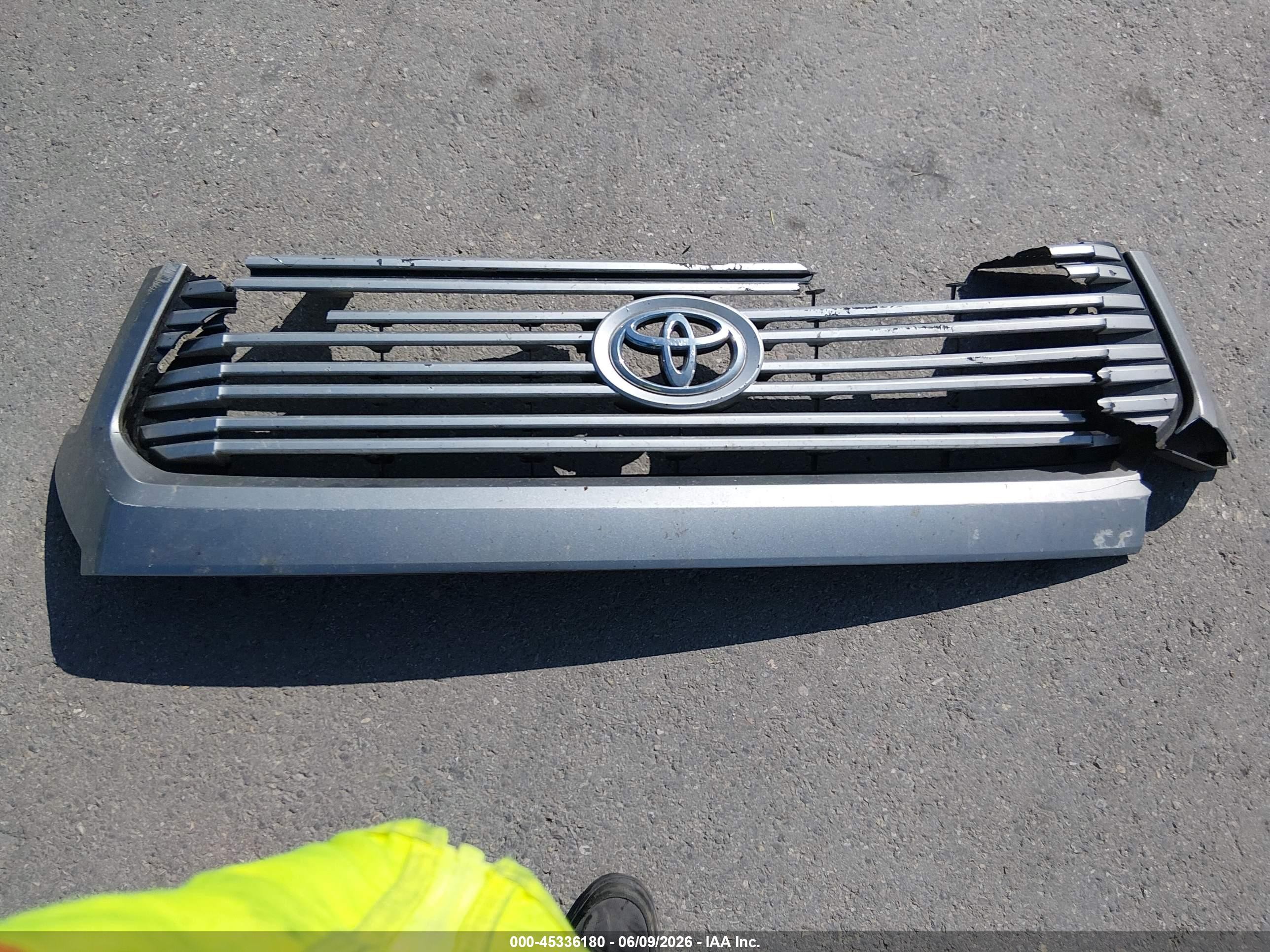 2014 Toyota Tundra Platinum 5.7l V8 Silver vin: 5TFAW5F13EX366985