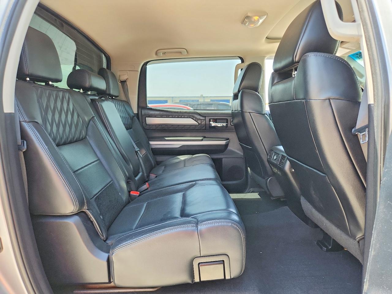 2014 Toyota Tundra Crewmax Platinum Серебряный vin: 5TFAW5F15EX339514