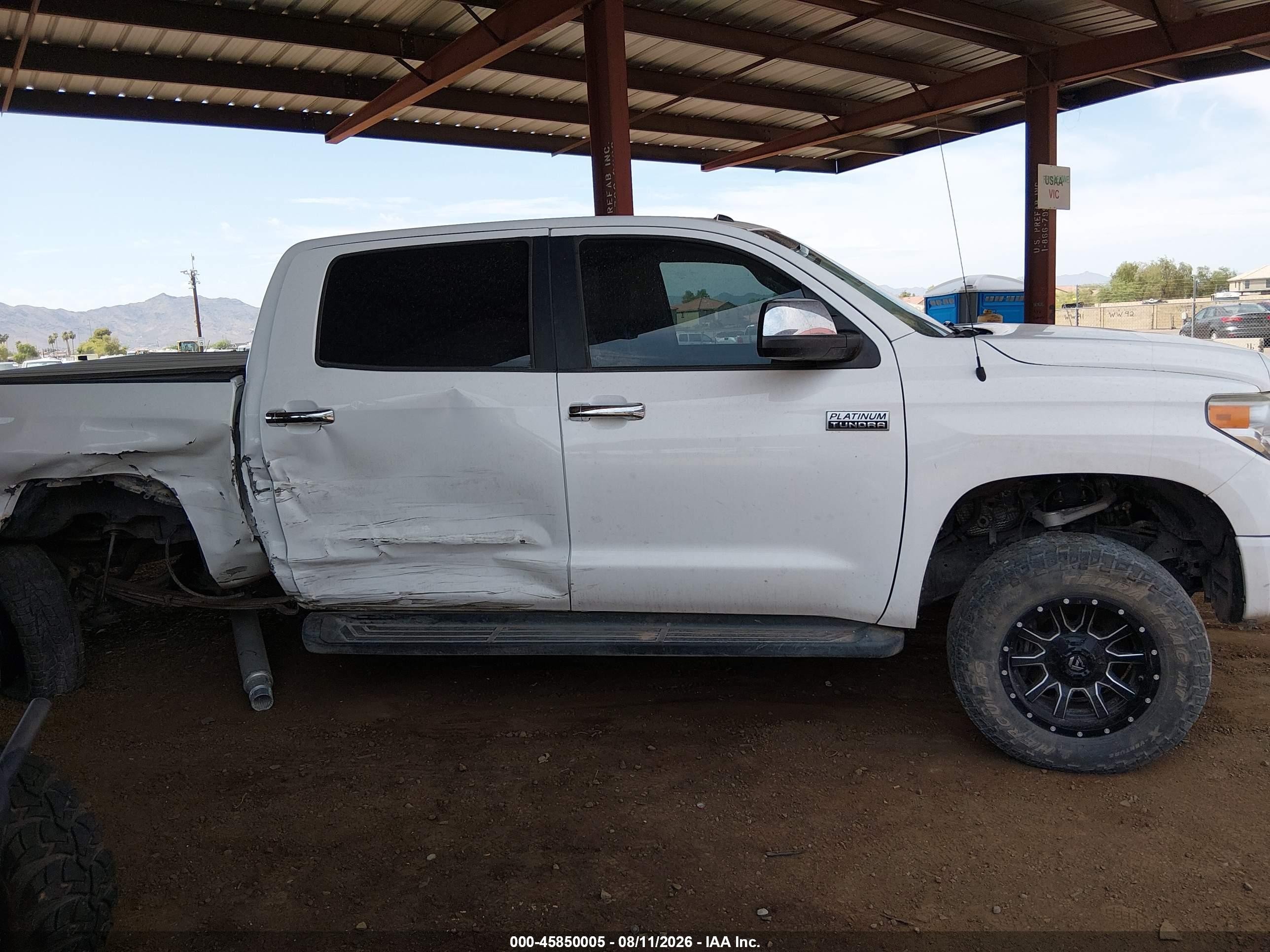 2014 Toyota Tundra Platinum 5.7l V8 White vin: 5TFAW5F17EX360381