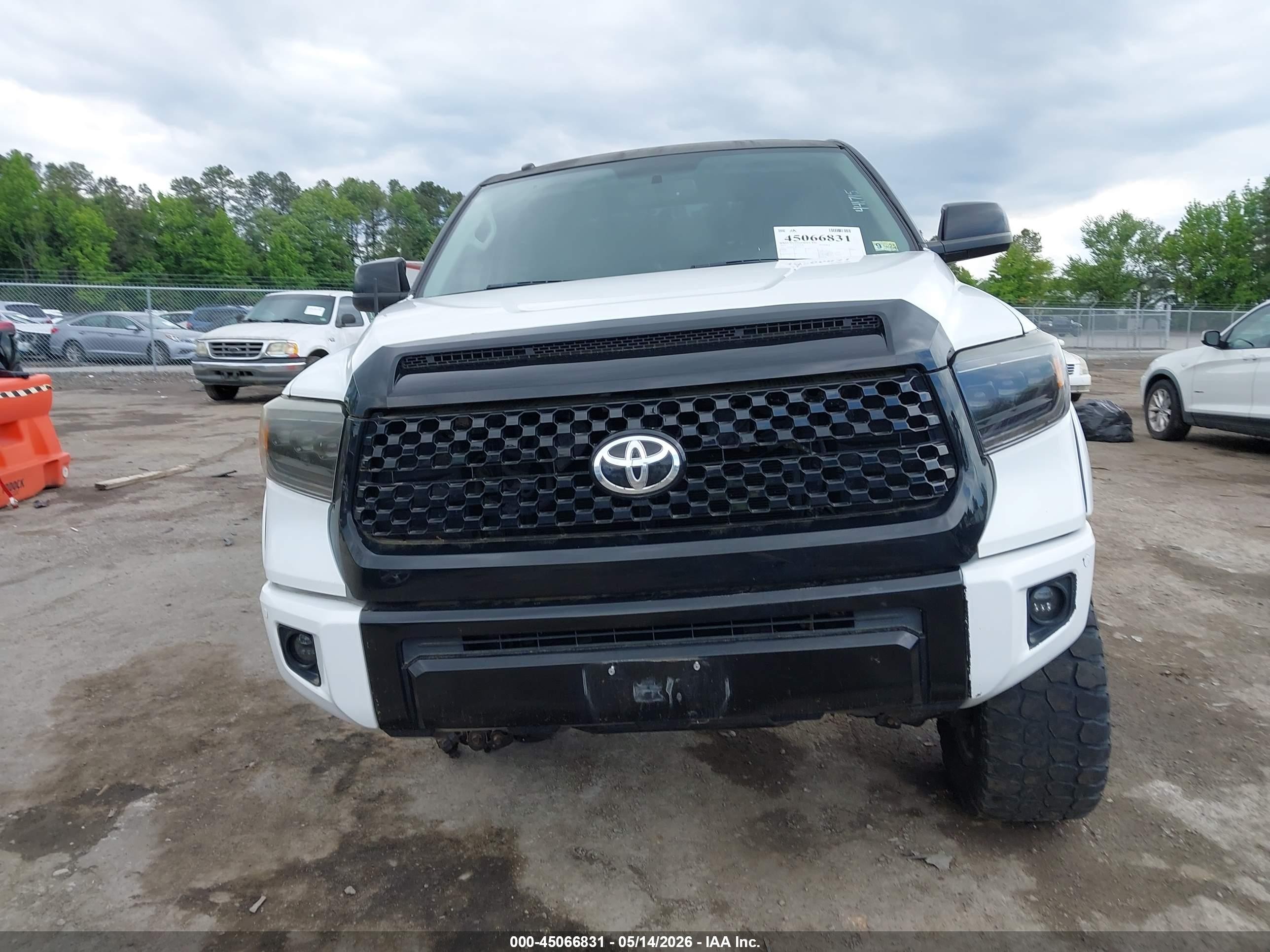 2015 Toyota Tundra Platinum 5.7l V8 White vin: 5TFAW5F18FX441715
