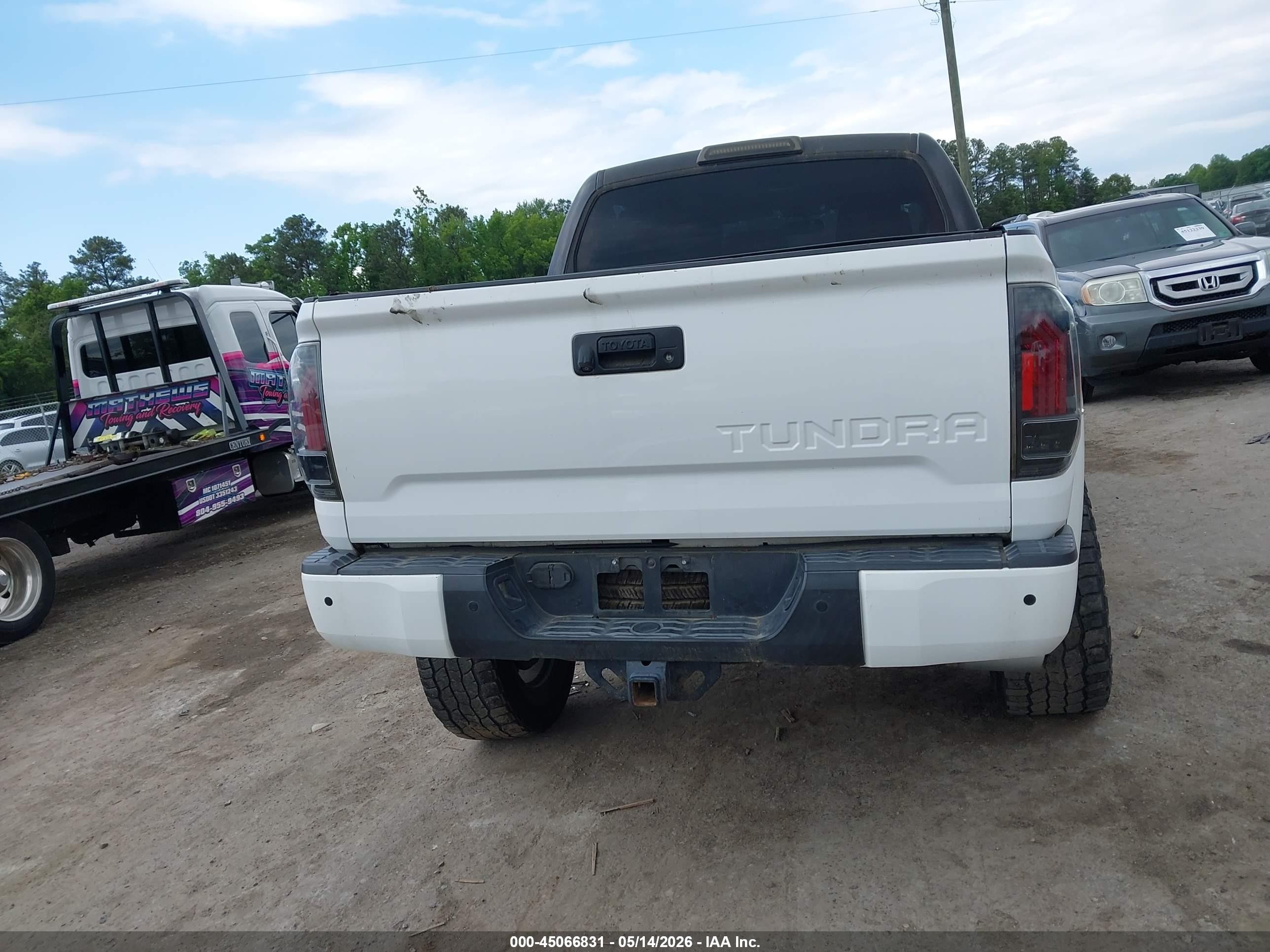 2015 Toyota Tundra Platinum 5.7l V8 White vin: 5TFAW5F18FX441715