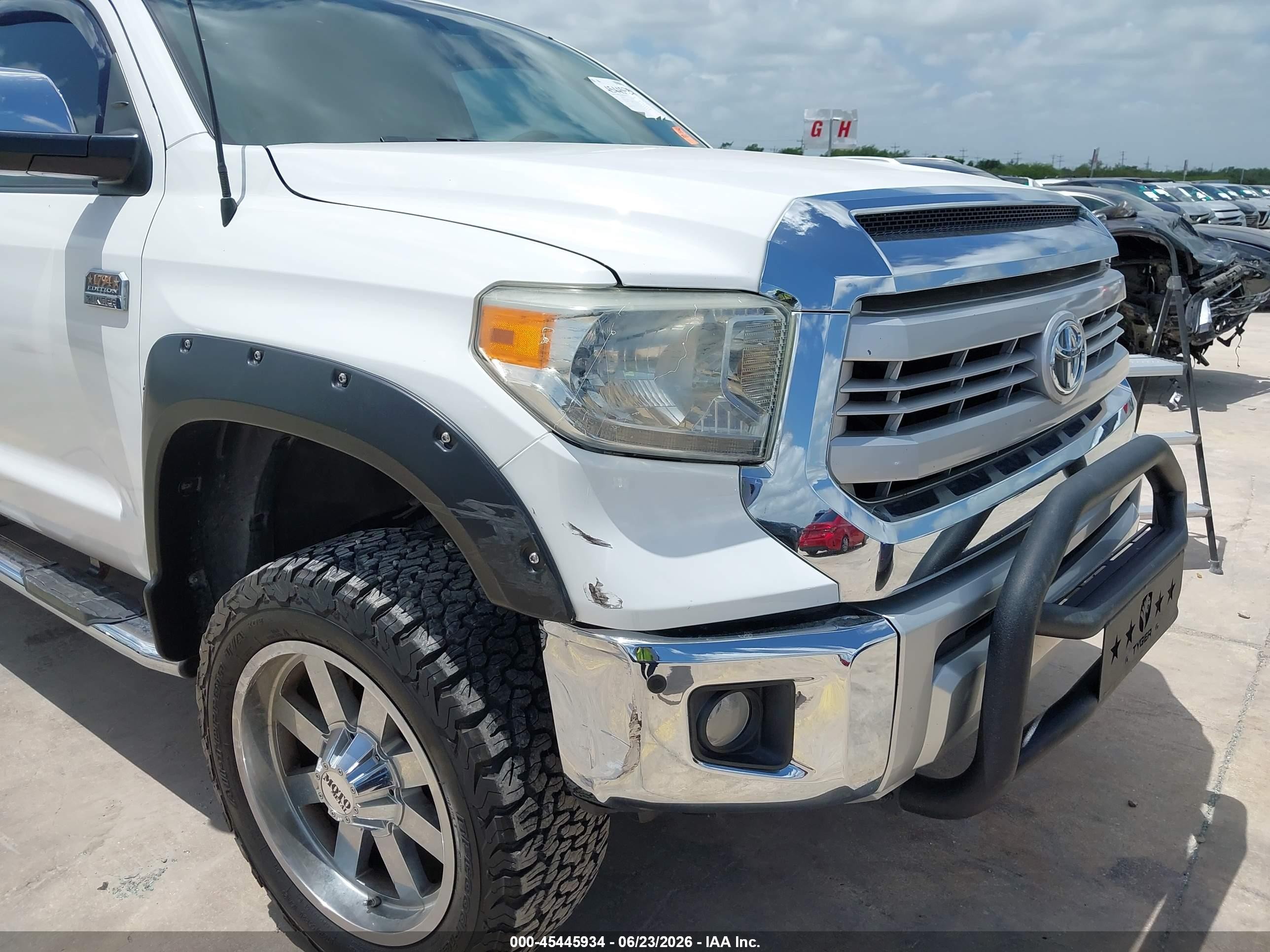 2014 Toyota Tundra 1794 5.7l V8 Белый vin: 5TFAW5F19EX368207