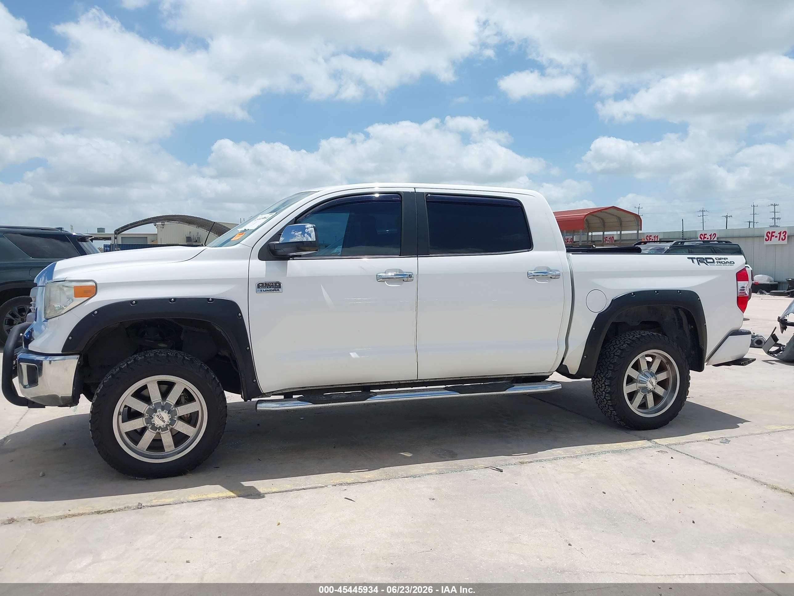 2014 Toyota Tundra 1794 5.7l V8 Белый vin: 5TFAW5F19EX368207