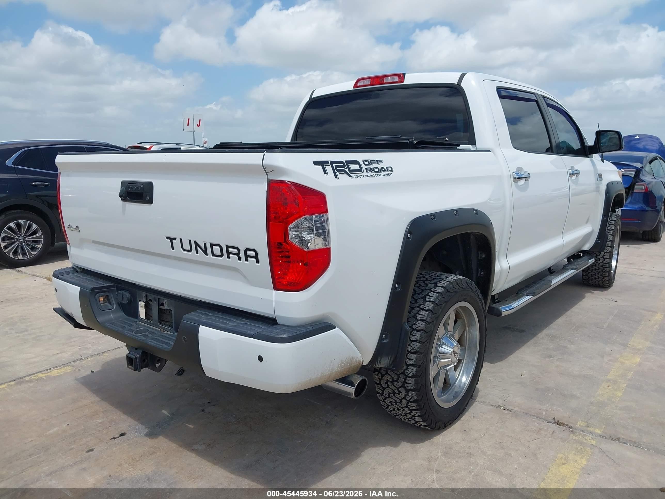 2014 Toyota Tundra 1794 5.7l V8 Белый vin: 5TFAW5F19EX368207