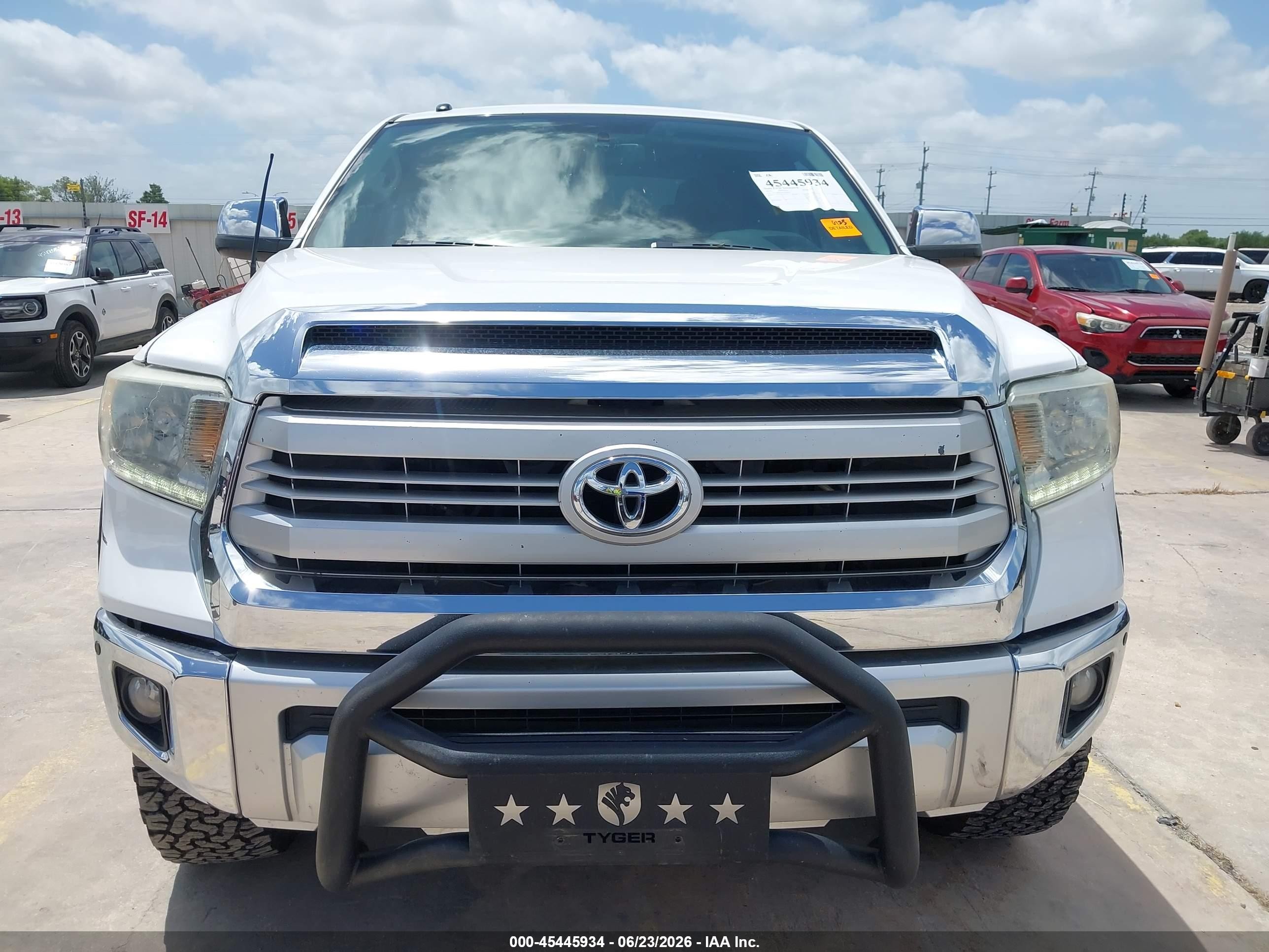 2014 Toyota Tundra 1794 5.7l V8 Белый vin: 5TFAW5F19EX368207
