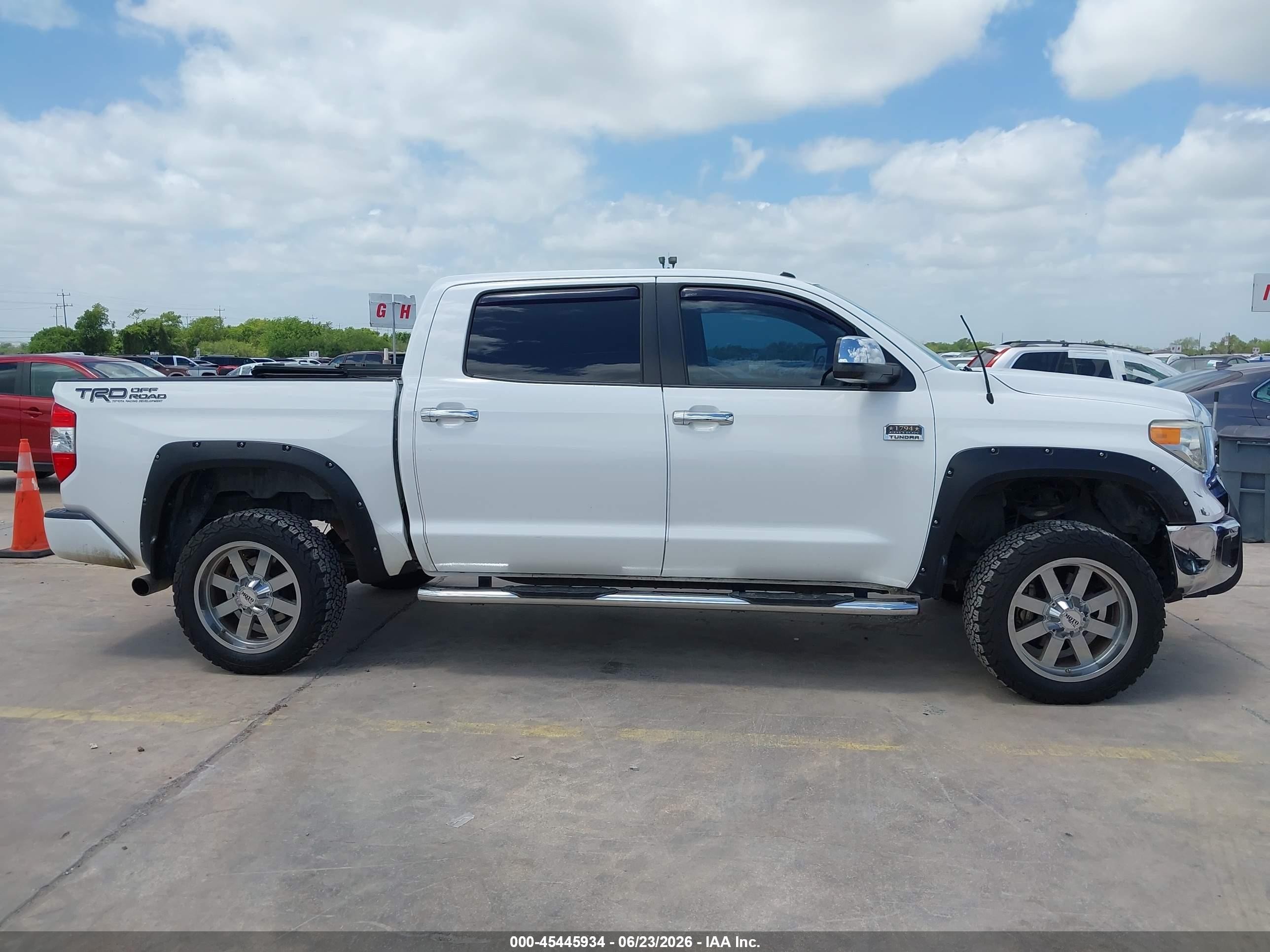 2014 Toyota Tundra 1794 5.7l V8 Белый vin: 5TFAW5F19EX368207