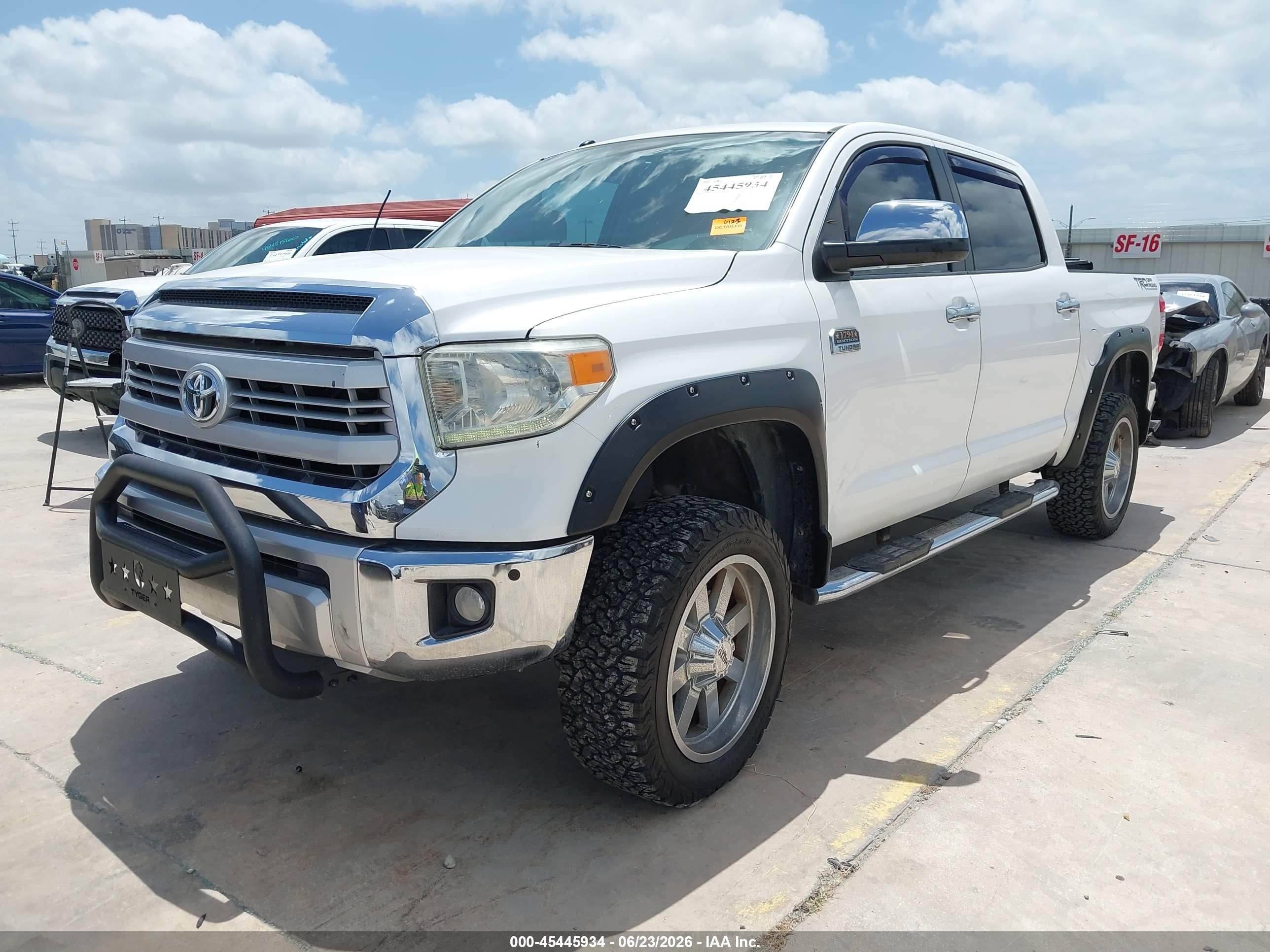 2014 Toyota Tundra 1794 5.7l V8 Белый vin: 5TFAW5F19EX368207