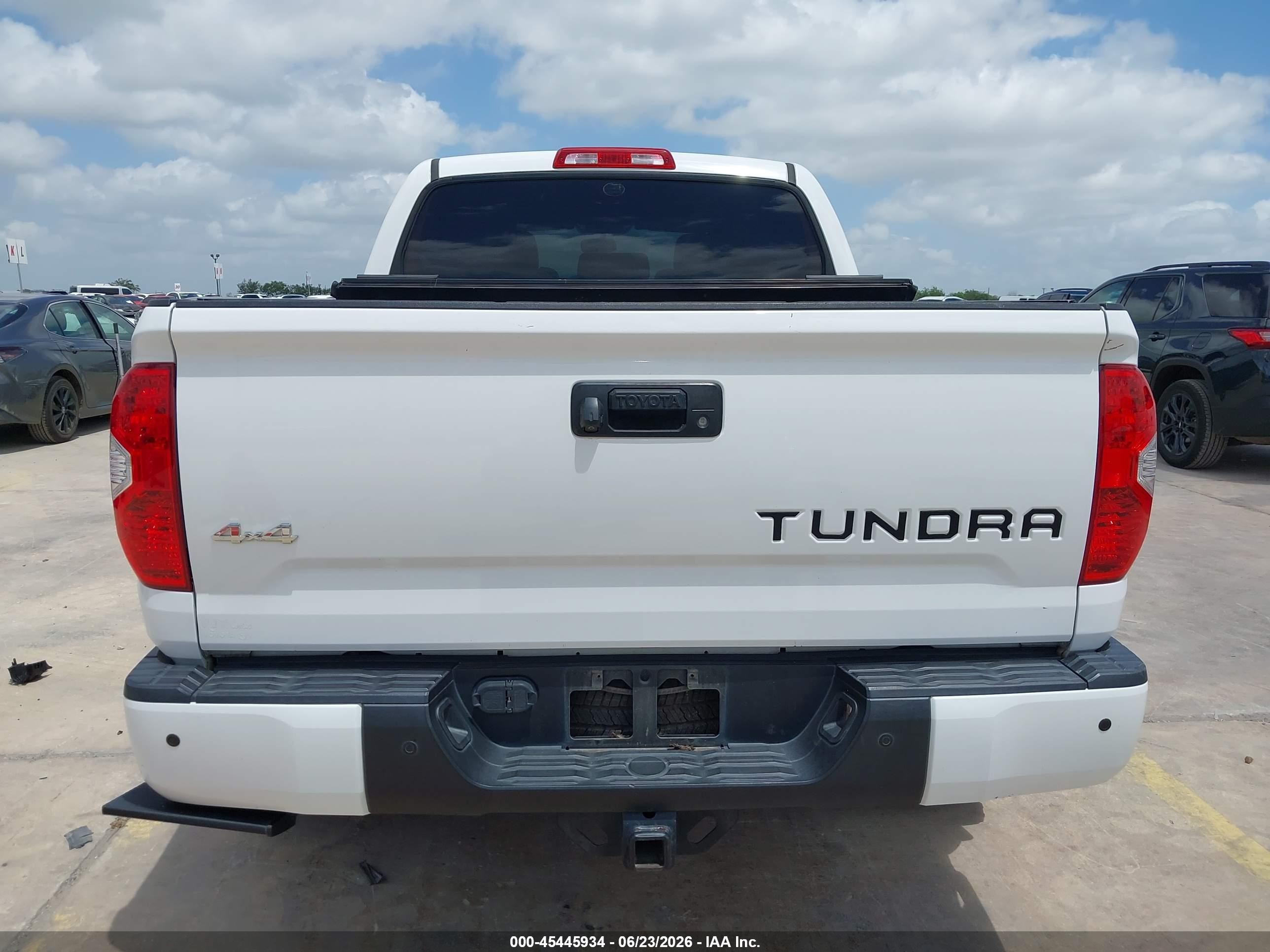 2014 Toyota Tundra 1794 5.7l V8 Белый vin: 5TFAW5F19EX368207