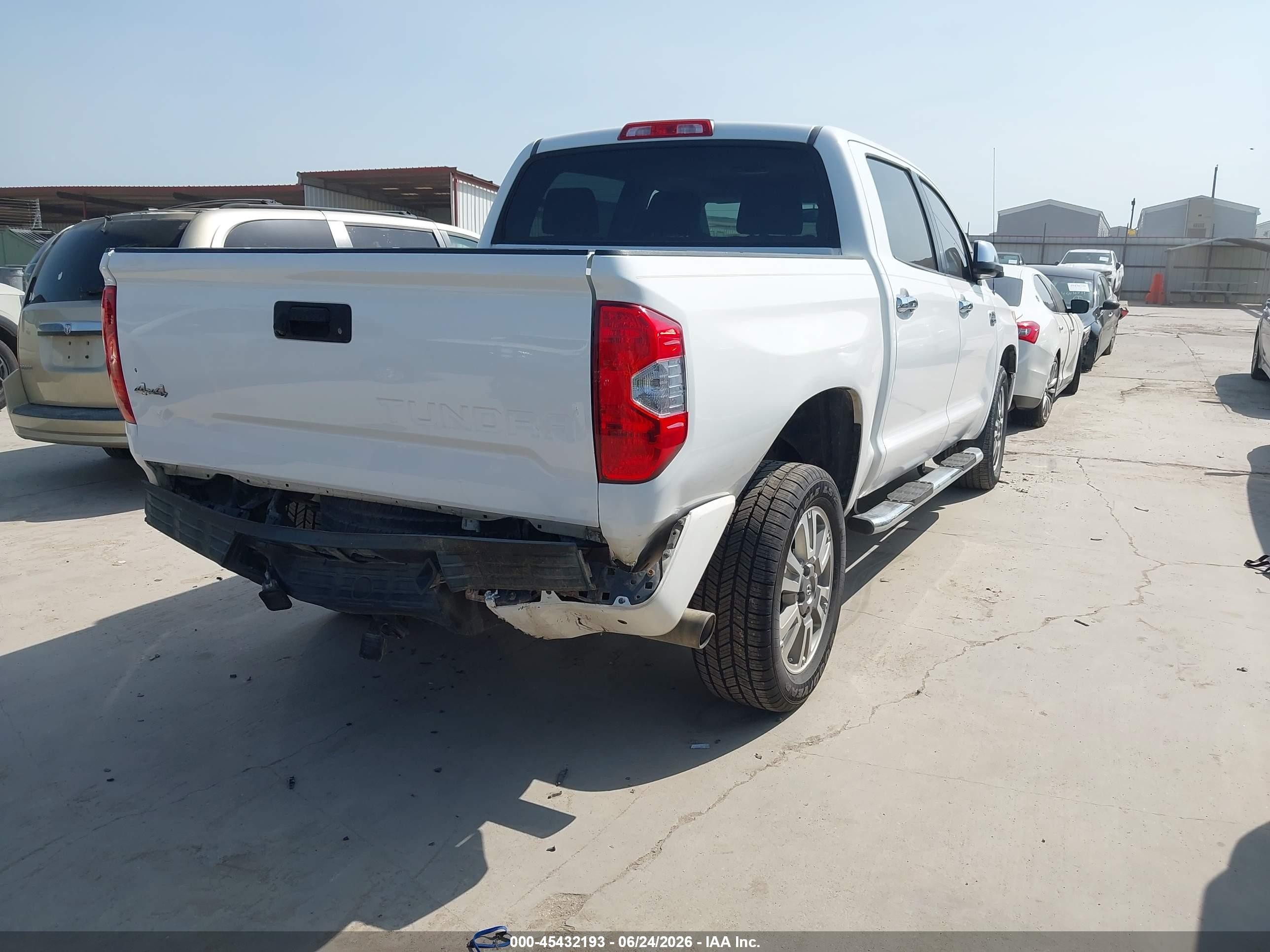 2014 Toyota Tundra 1794 5.7l V8 White vin: 5TFAW5F1XEX377823