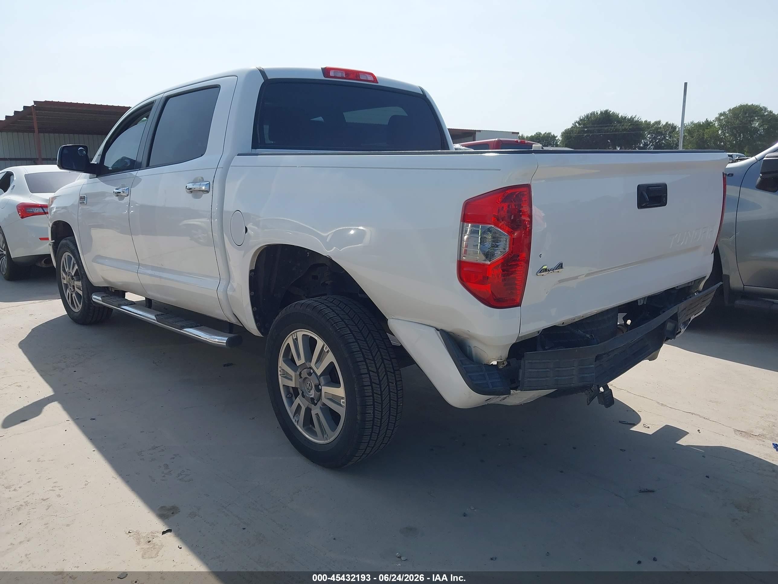 2014 Toyota Tundra 1794 5.7l V8 White vin: 5TFAW5F1XEX377823