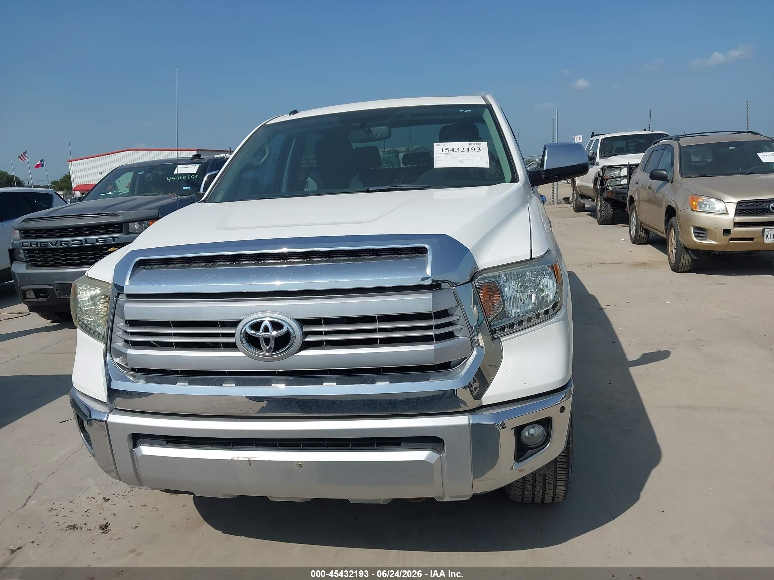 2014 Toyota Tundra 1794 5.7l V8 White vin: 5TFAW5F1XEX377823