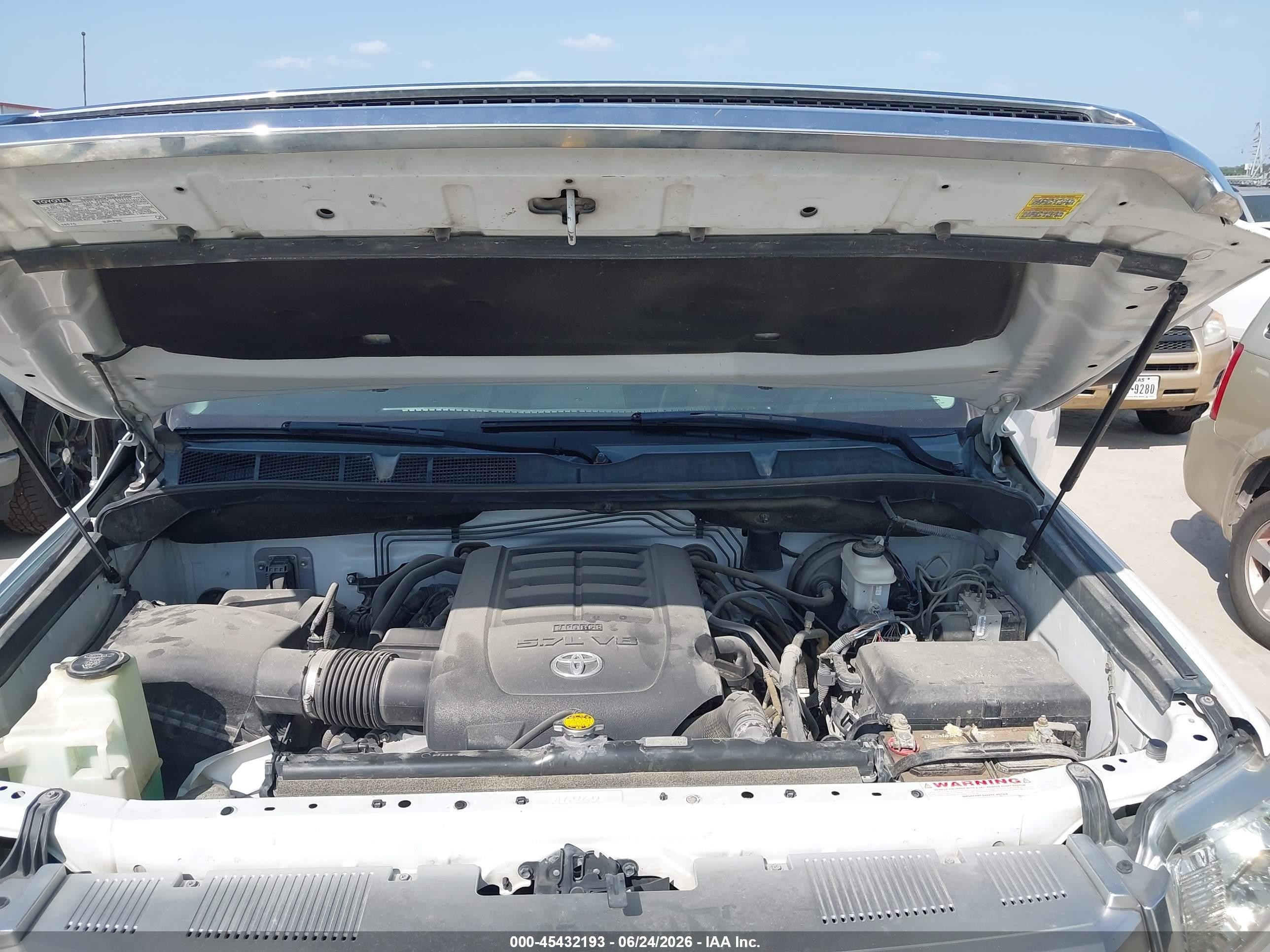 2014 Toyota Tundra 1794 5.7l V8 White vin: 5TFAW5F1XEX377823