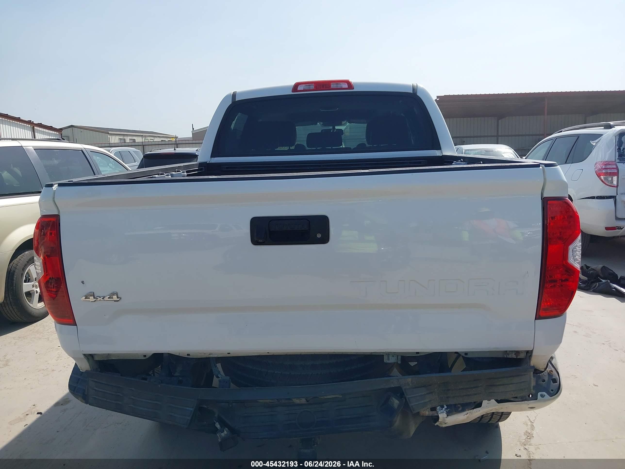 2014 Toyota Tundra 1794 5.7l V8 White vin: 5TFAW5F1XEX377823