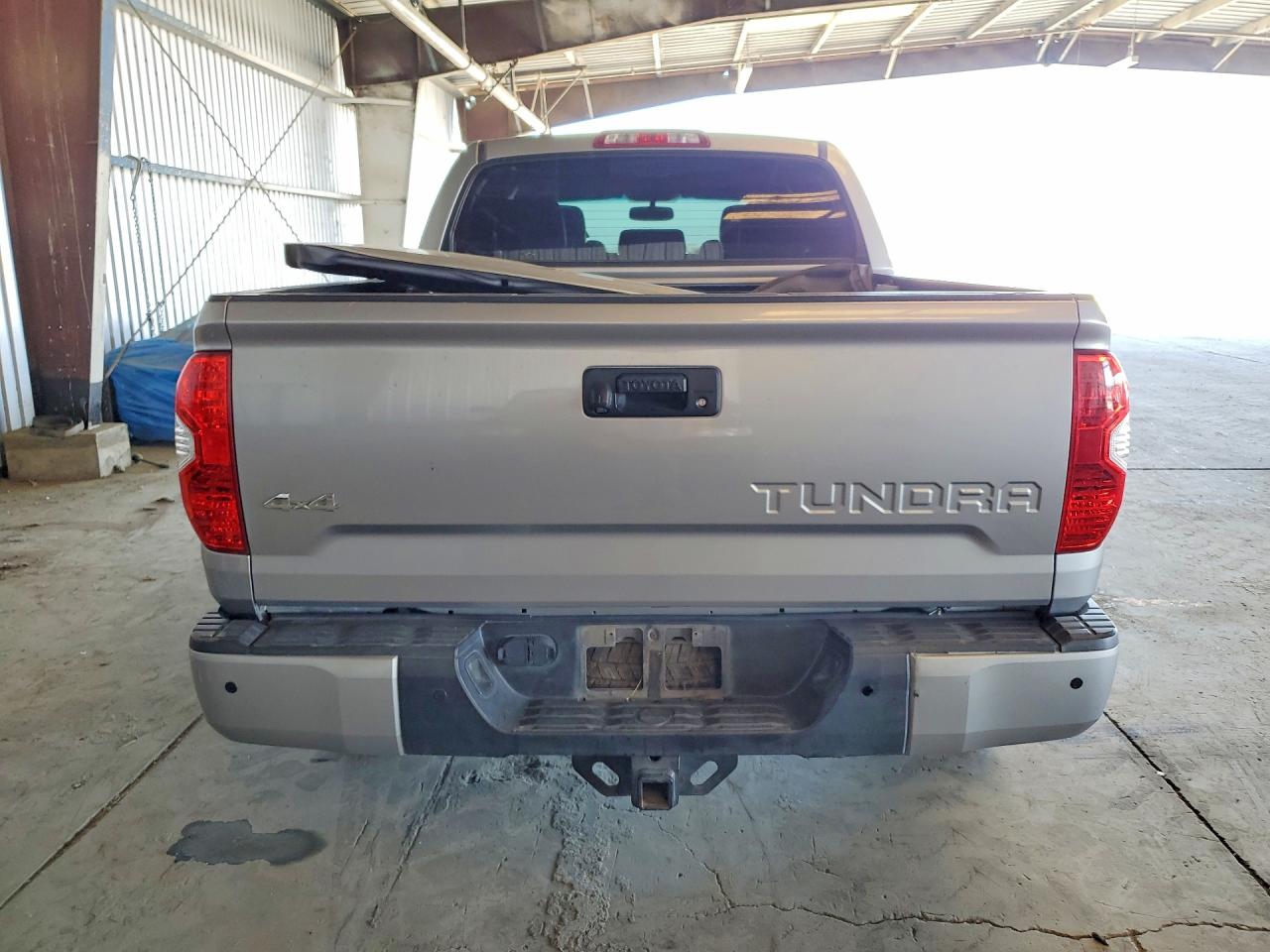 2015 Toyota Tundra Platinum Серебряный vin: 5TFAW5F1XFX461108