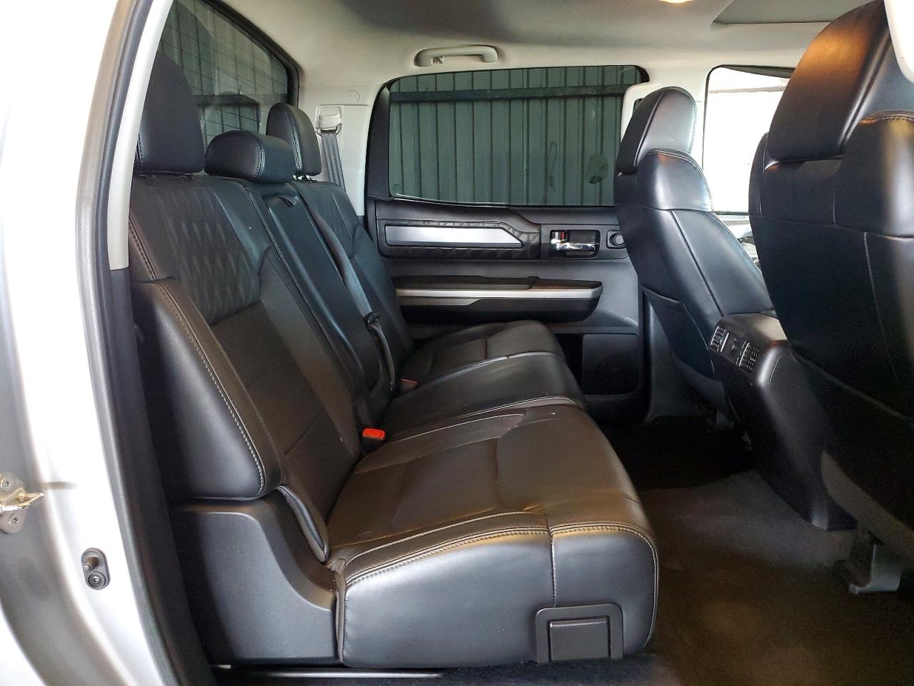 2015 Toyota Tundra Platinum Серебряный vin: 5TFAW5F1XFX461108