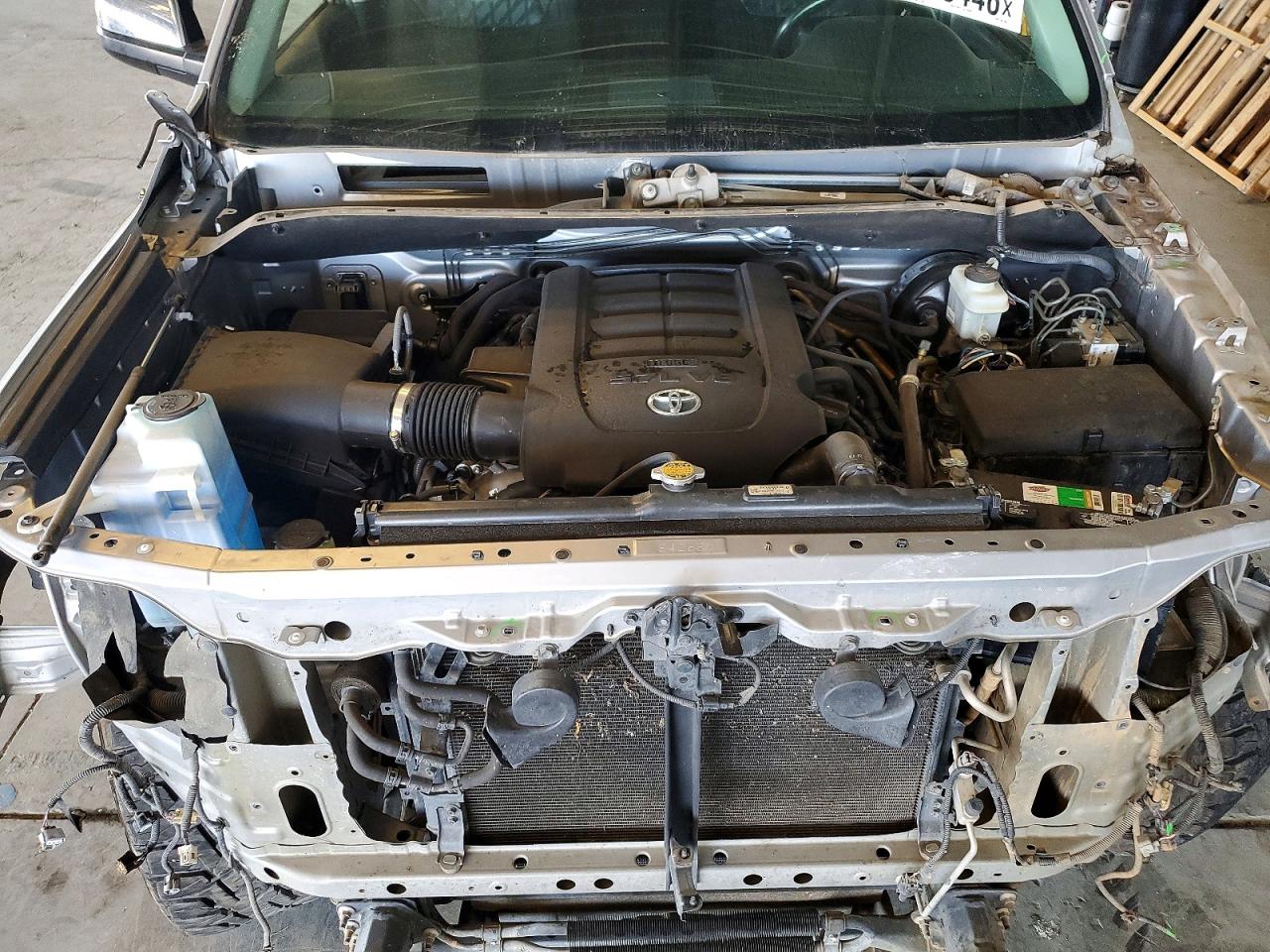 2015 Toyota Tundra Platinum Серебряный vin: 5TFAW5F1XFX461108