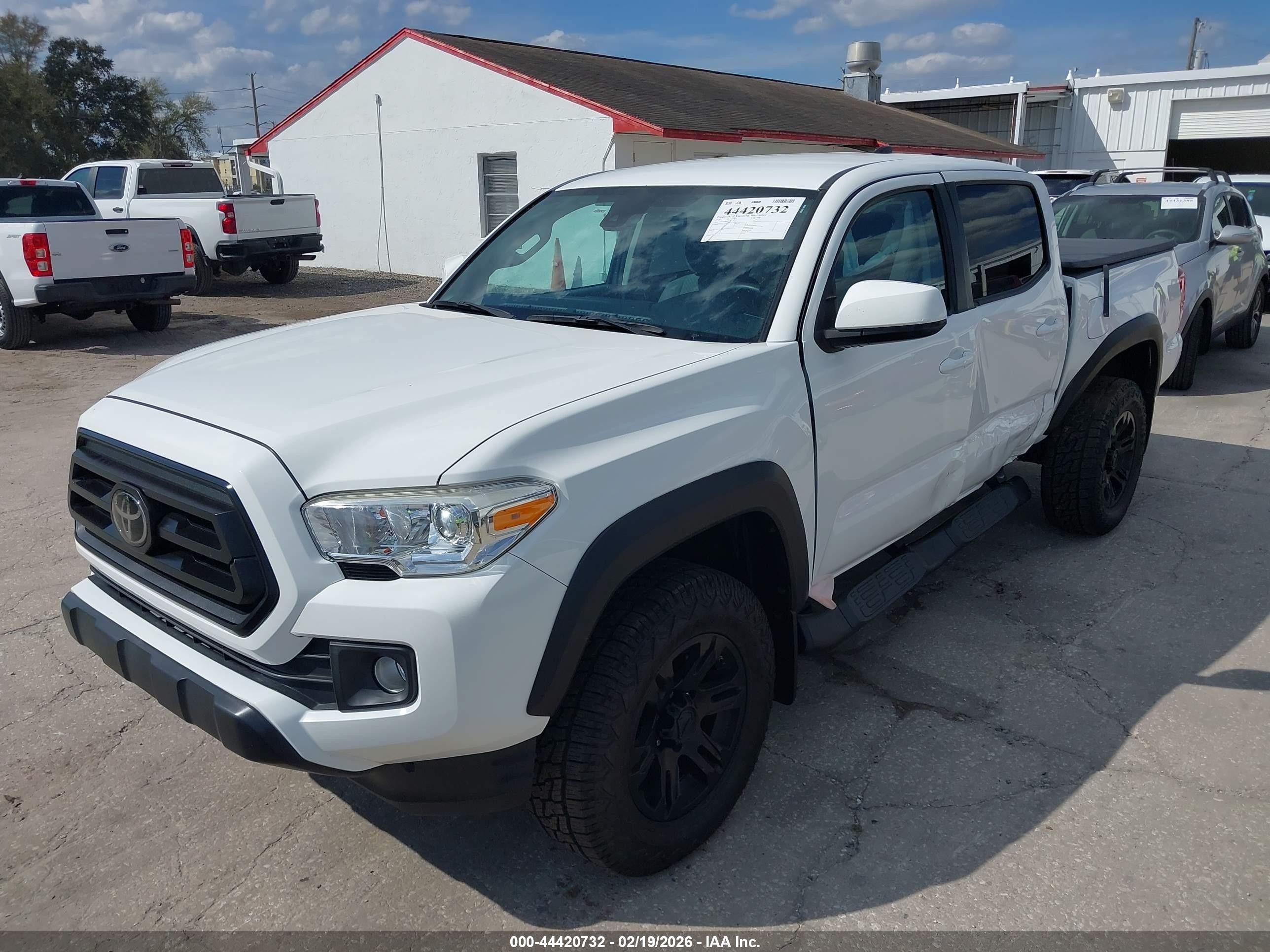 2020 Toyota Tacoma Sr Белый vin: 5TFAX5GN0LX180669