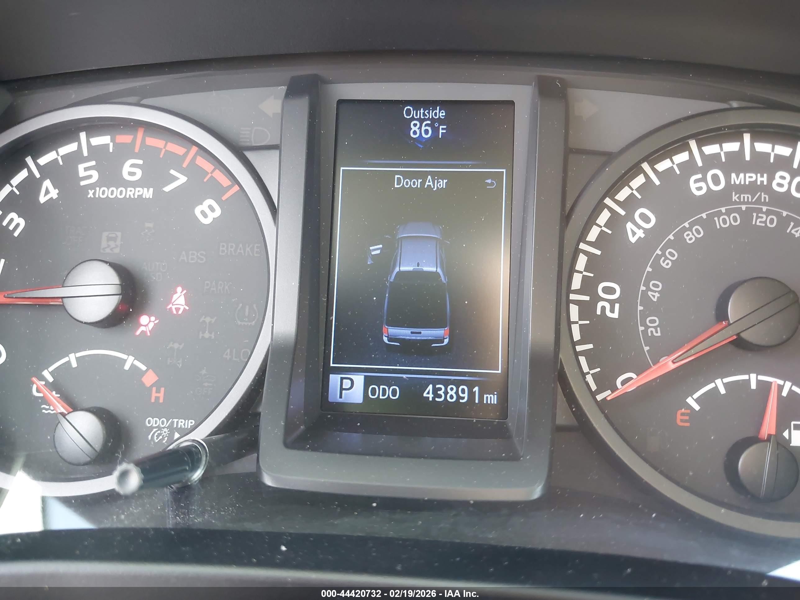 2020 Toyota Tacoma Sr Белый vin: 5TFAX5GN0LX180669