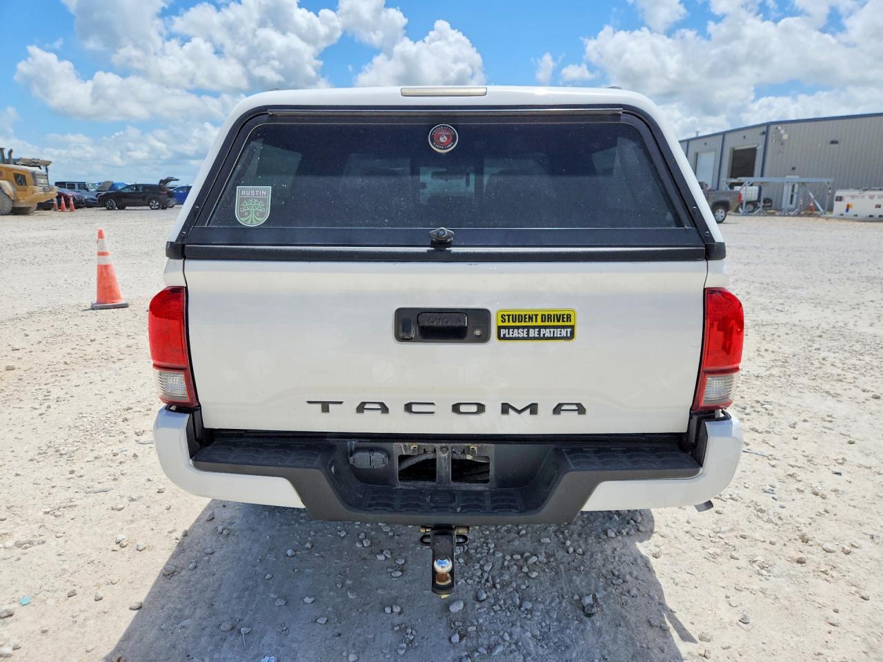 2019 Toyota Tacoma Sr Белый vin: 5TFAX5GN1KX135125