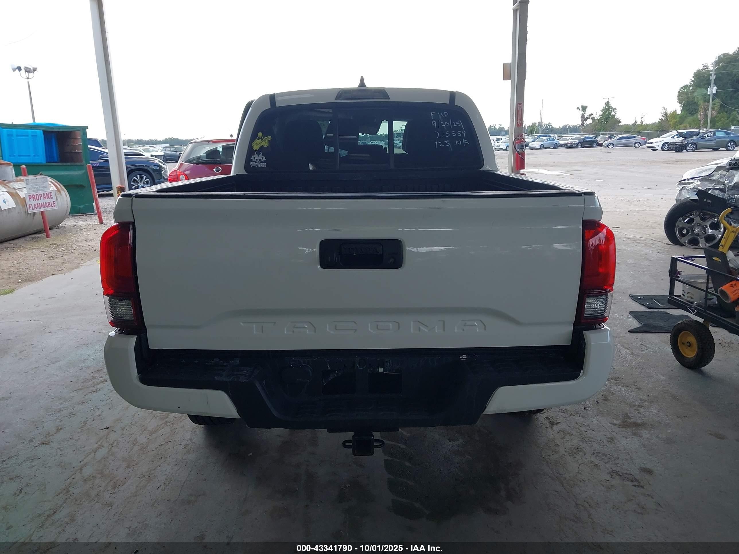 2021 Toyota Tacoma Sr Белый vin: 5TFAX5GN1MX191293