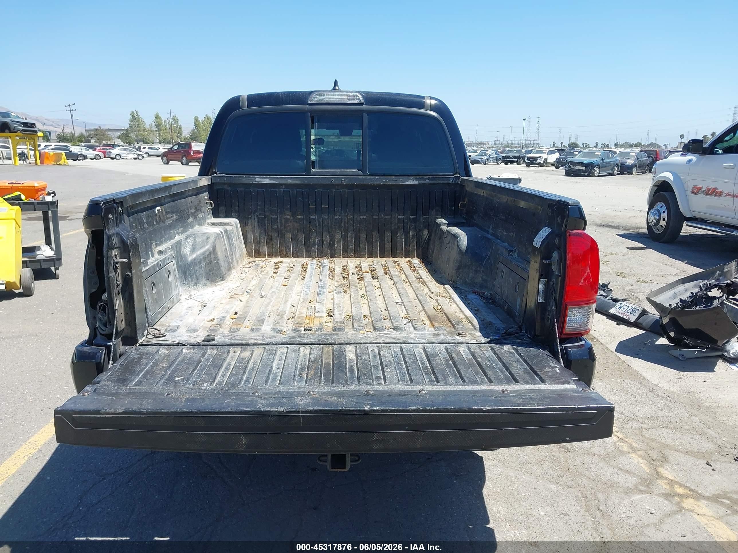 2018 Toyota Tacoma Sr Black vin: 5TFAX5GN3JX121175