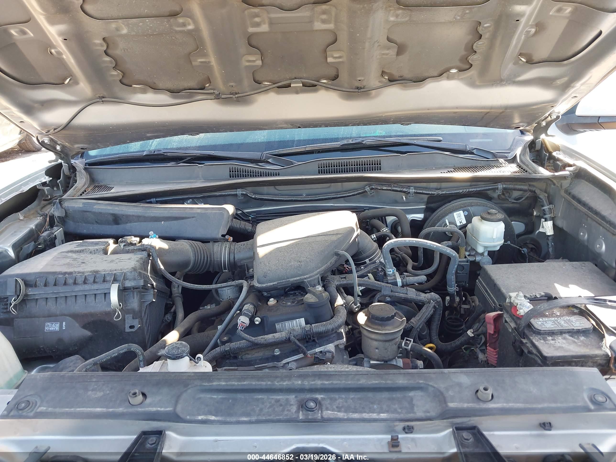 2019 Toyota Tacoma Sr Silver vin: 5TFAX5GN3KX138625