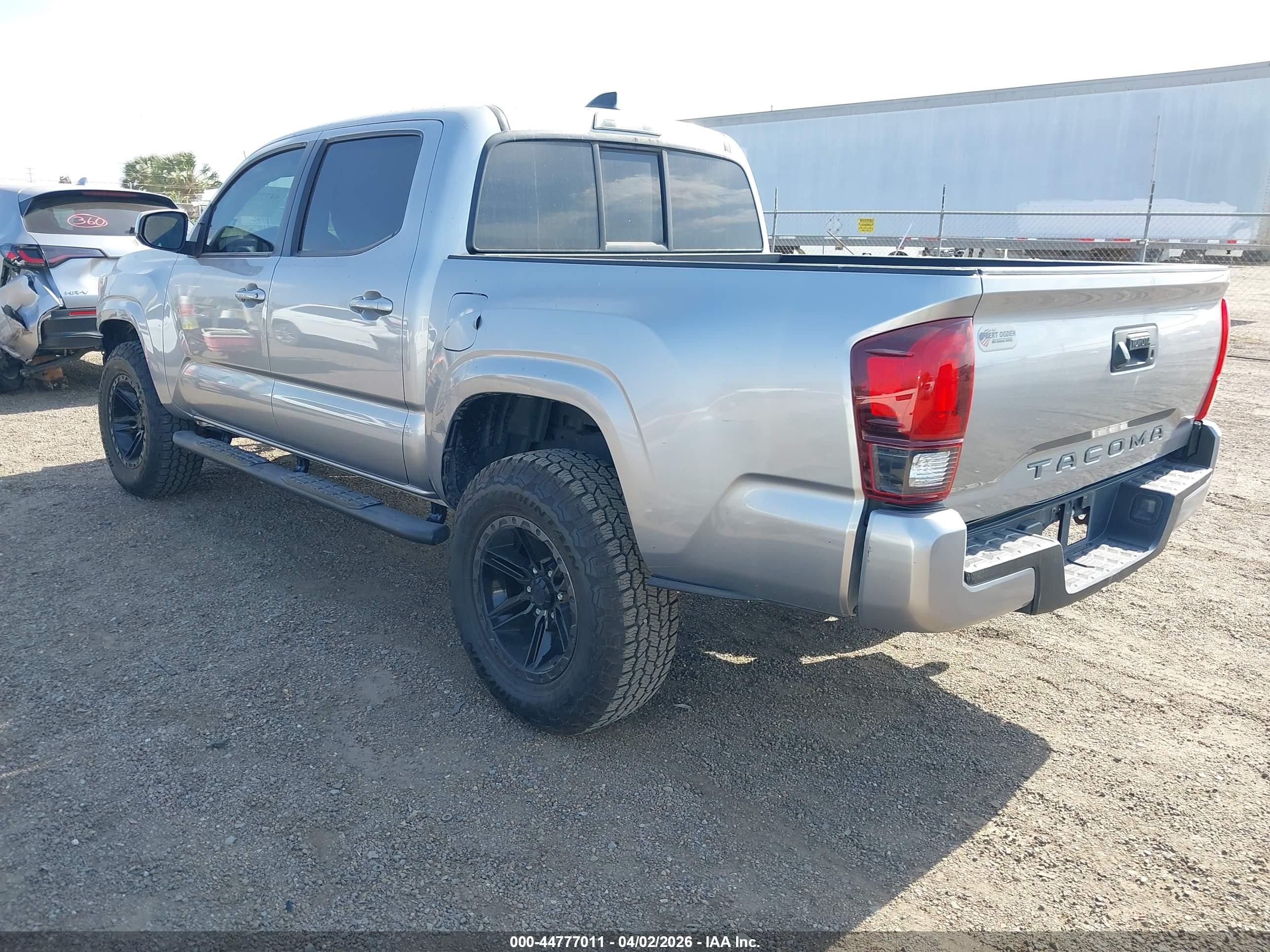 2021 Toyota Tacoma Sr Серебряный vin: 5TFAX5GN9MX189419