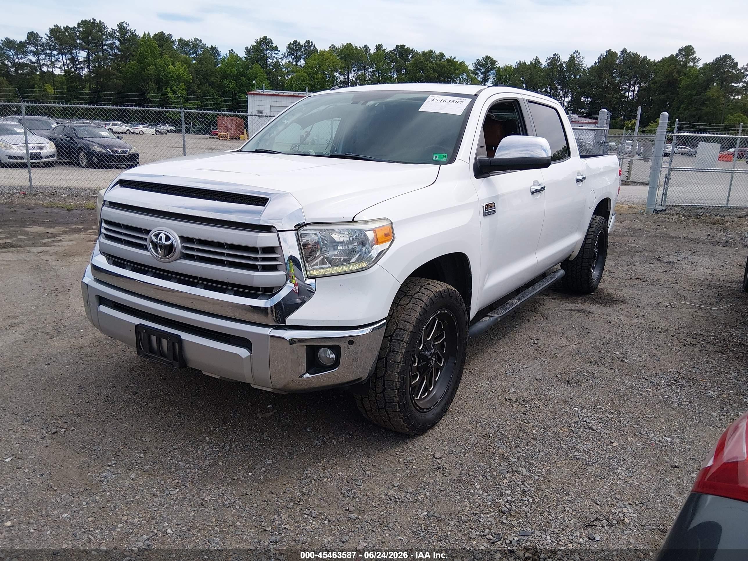 2014 Toyota Tundra 1794 5.7l V8 White vin: 5TFAY5F11EX381821