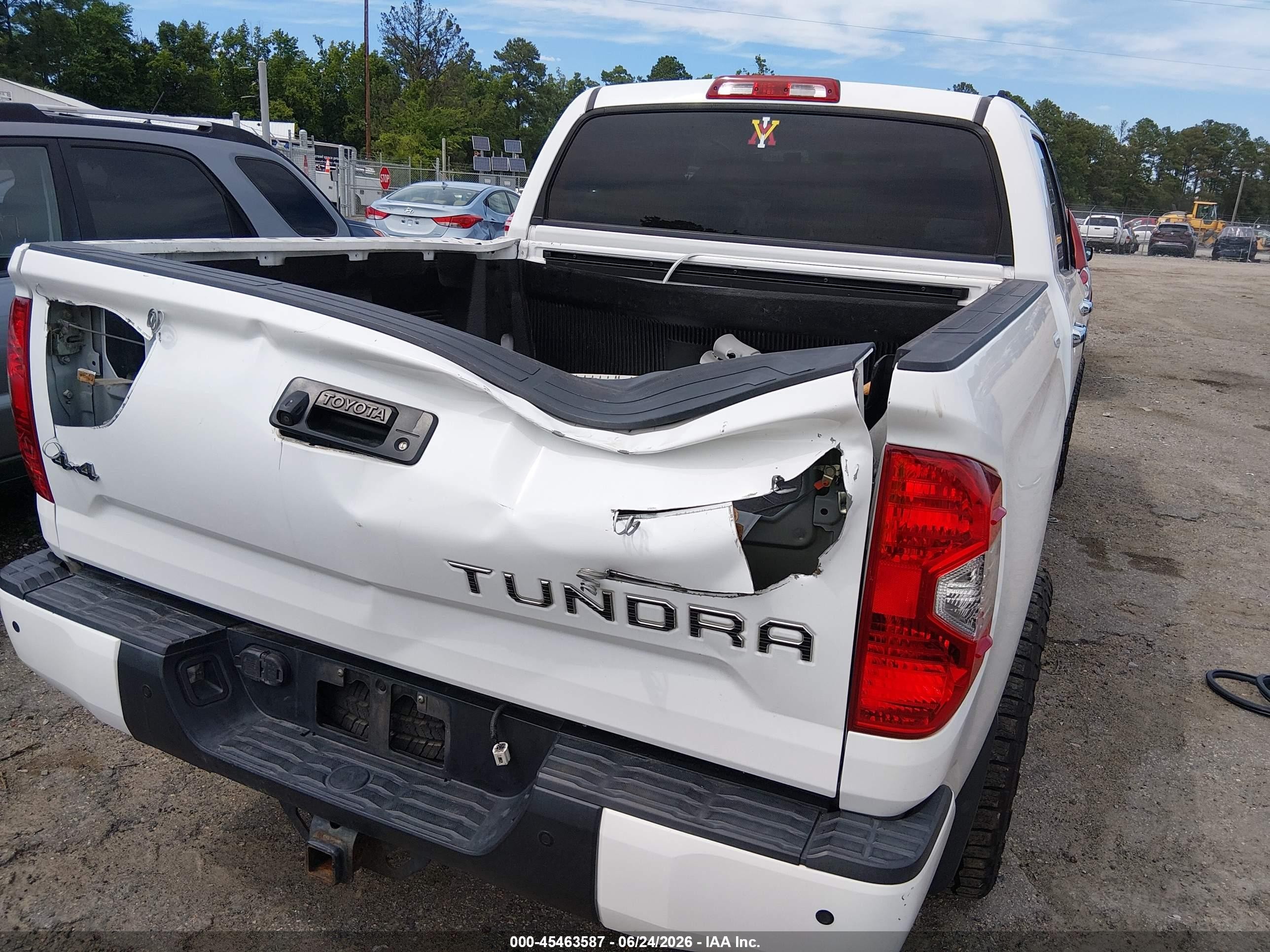2014 Toyota Tundra 1794 5.7l V8 White vin: 5TFAY5F11EX381821